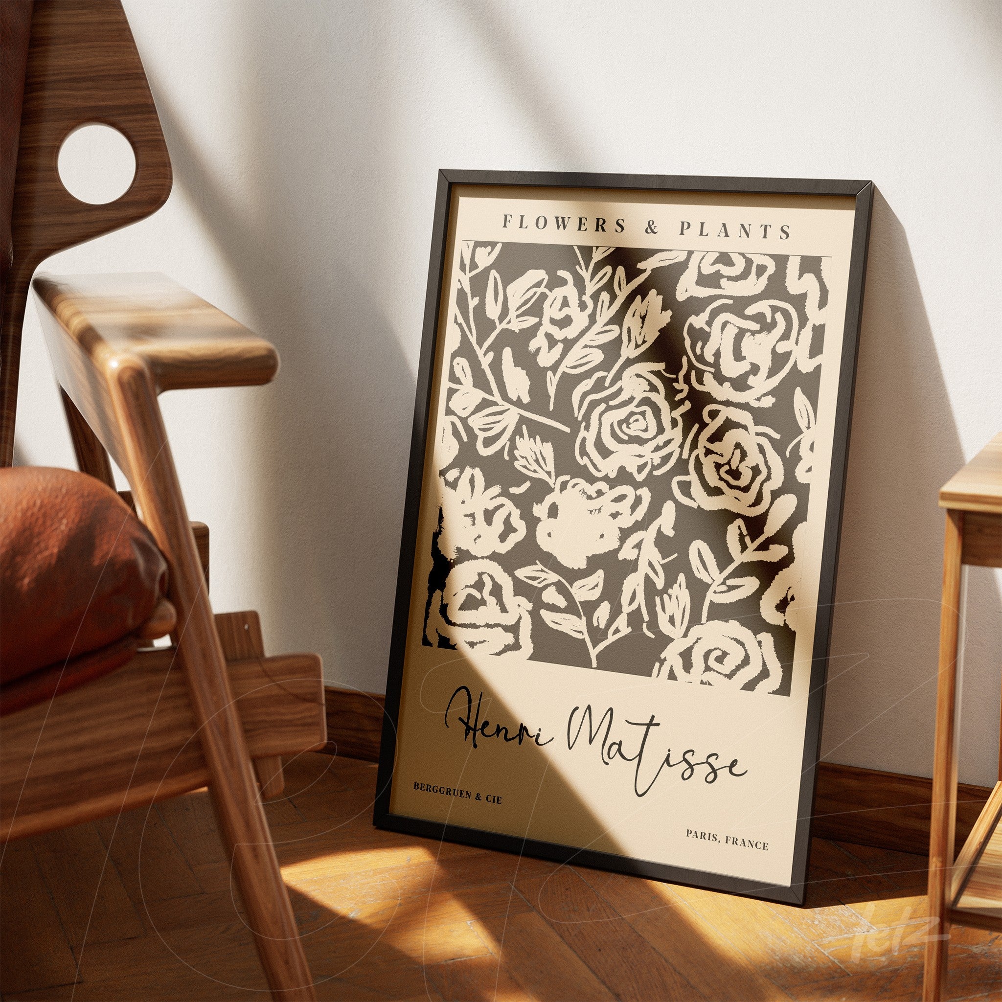 quadro decorativo em moldura preta com arte botânica em tons neutros, representando flores estilizadas de Henri Matisse