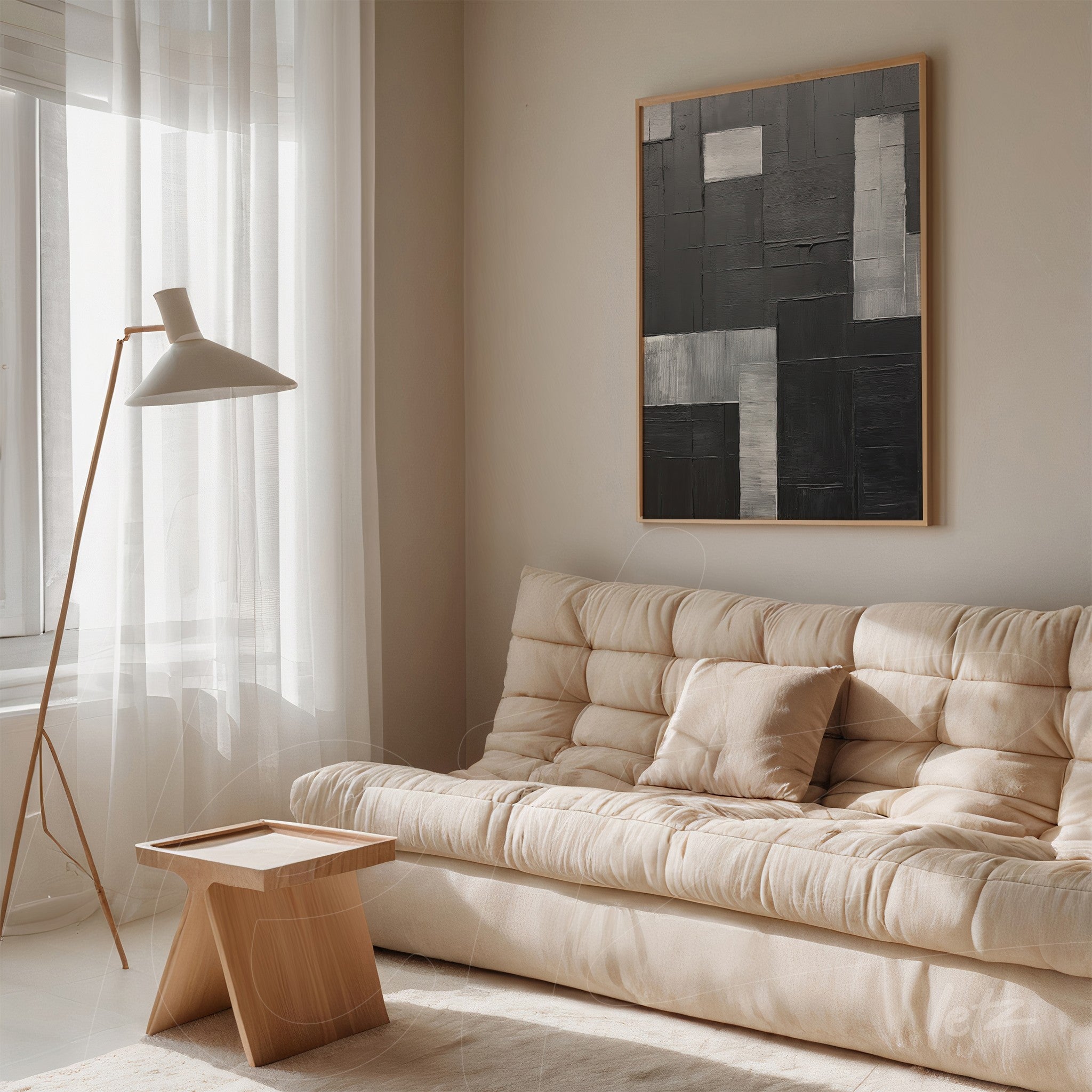 quadro moderno com formas geométricas em preto e cinza em moldura de madeira clara exibido em ambiente minimalista