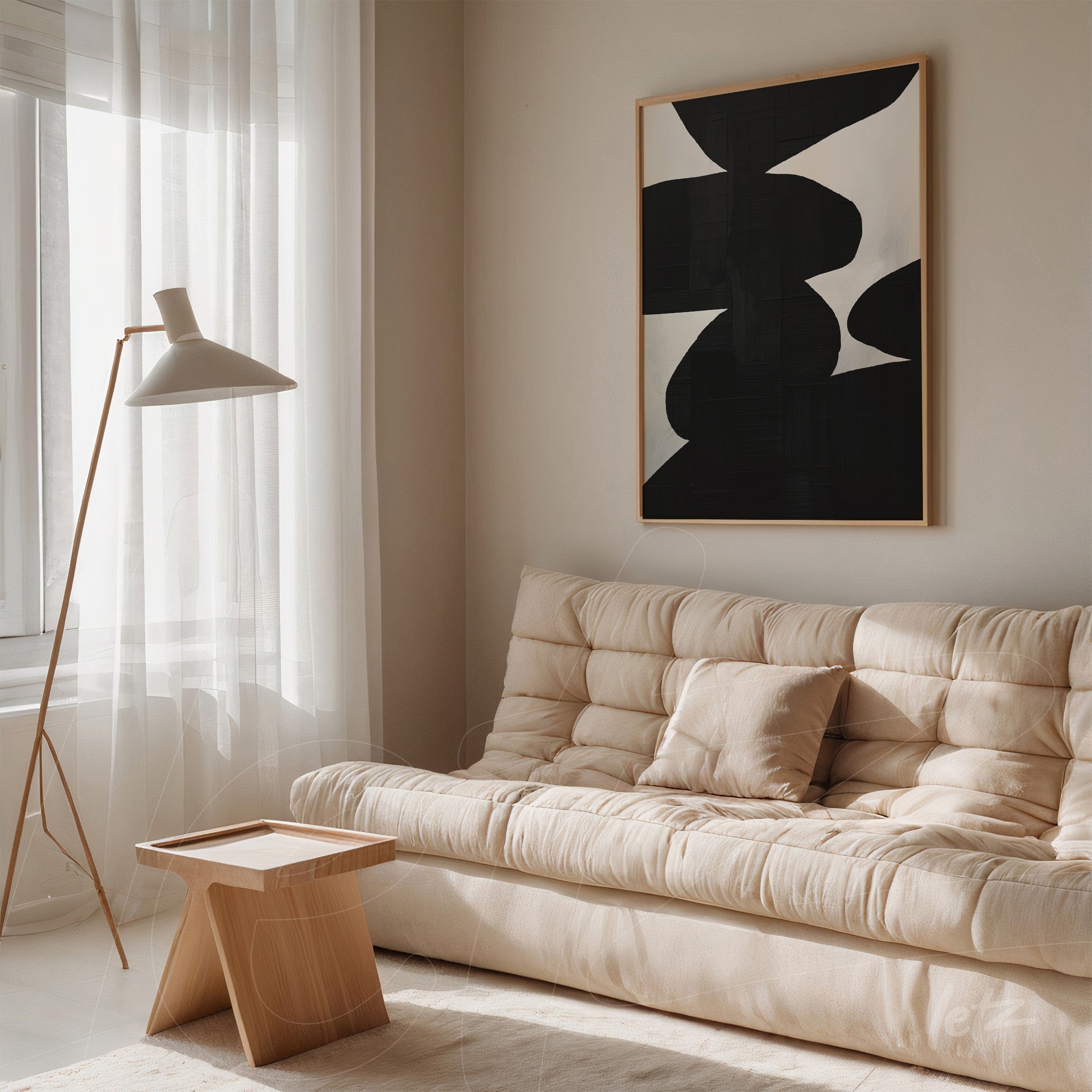 quadro moderno em preto e branco com formas abstratas em moldura de madeira clara, exposto em ambiente minimalista com sofá beige