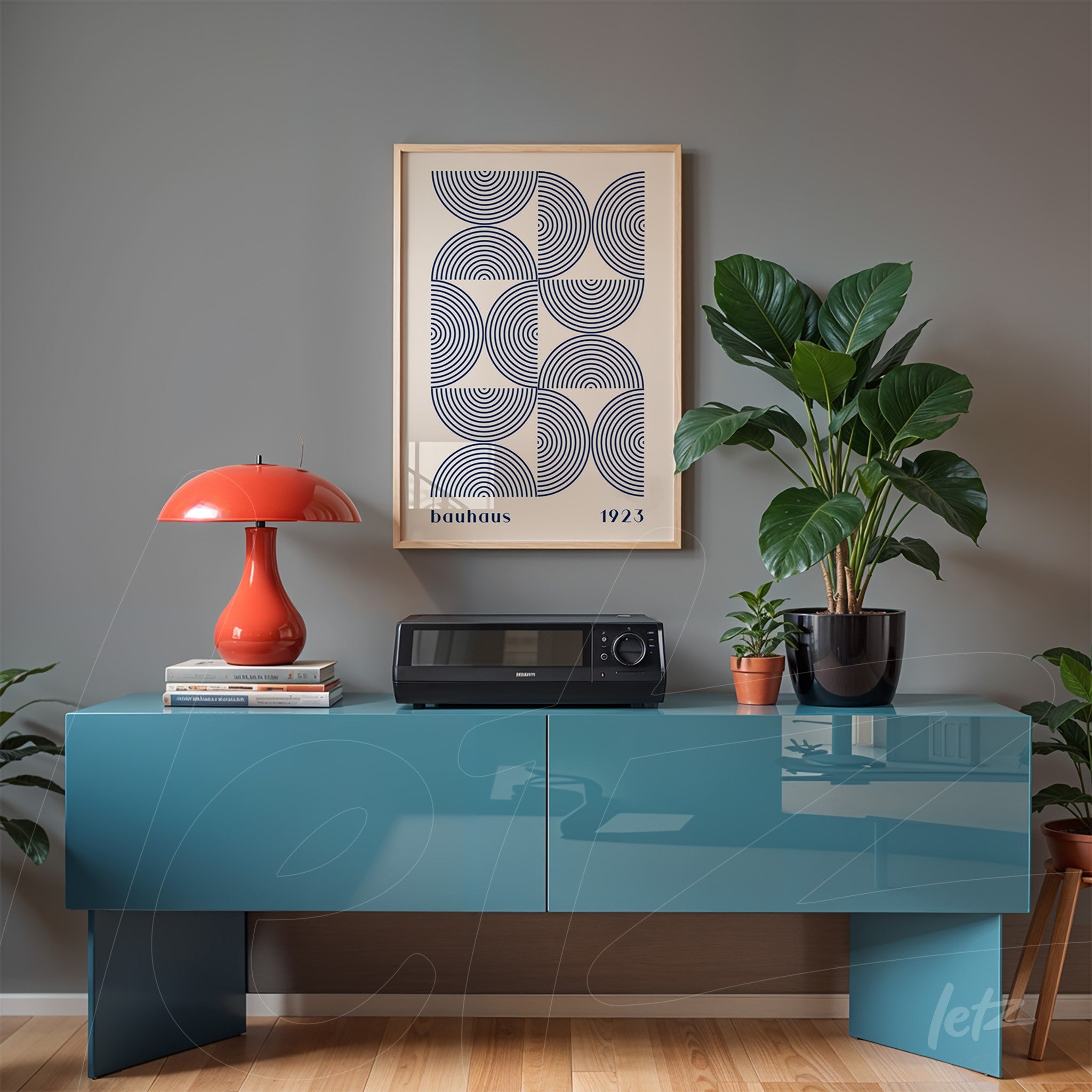 decoração moderna com pôster impresso de design geométrico estilo bauhaus em moldura clara acima de aparador azul