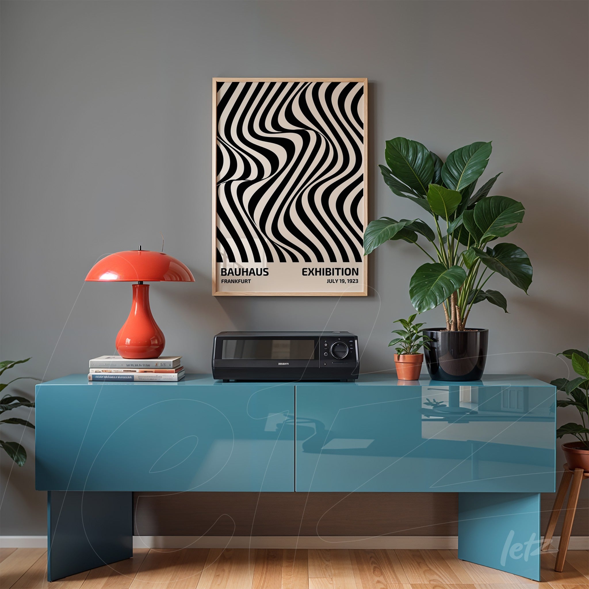 pôster com arte abstrata em preto e branco estilo Bauhaus em moldura de madeira clara