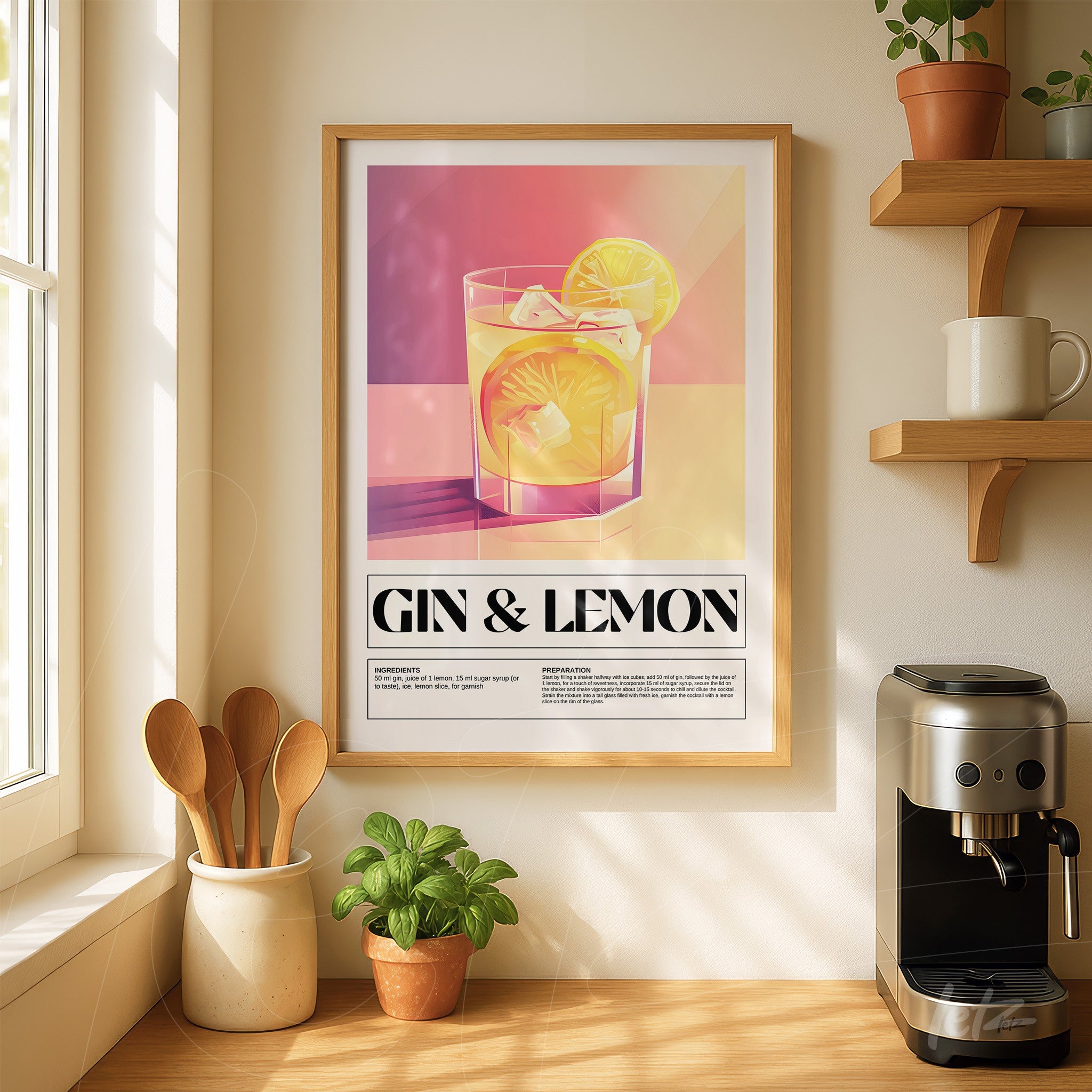 quadro com arte de drink gin com limão em moldura de madeira clara, exposto em uma prateleira ao lado de uma cafeteira
