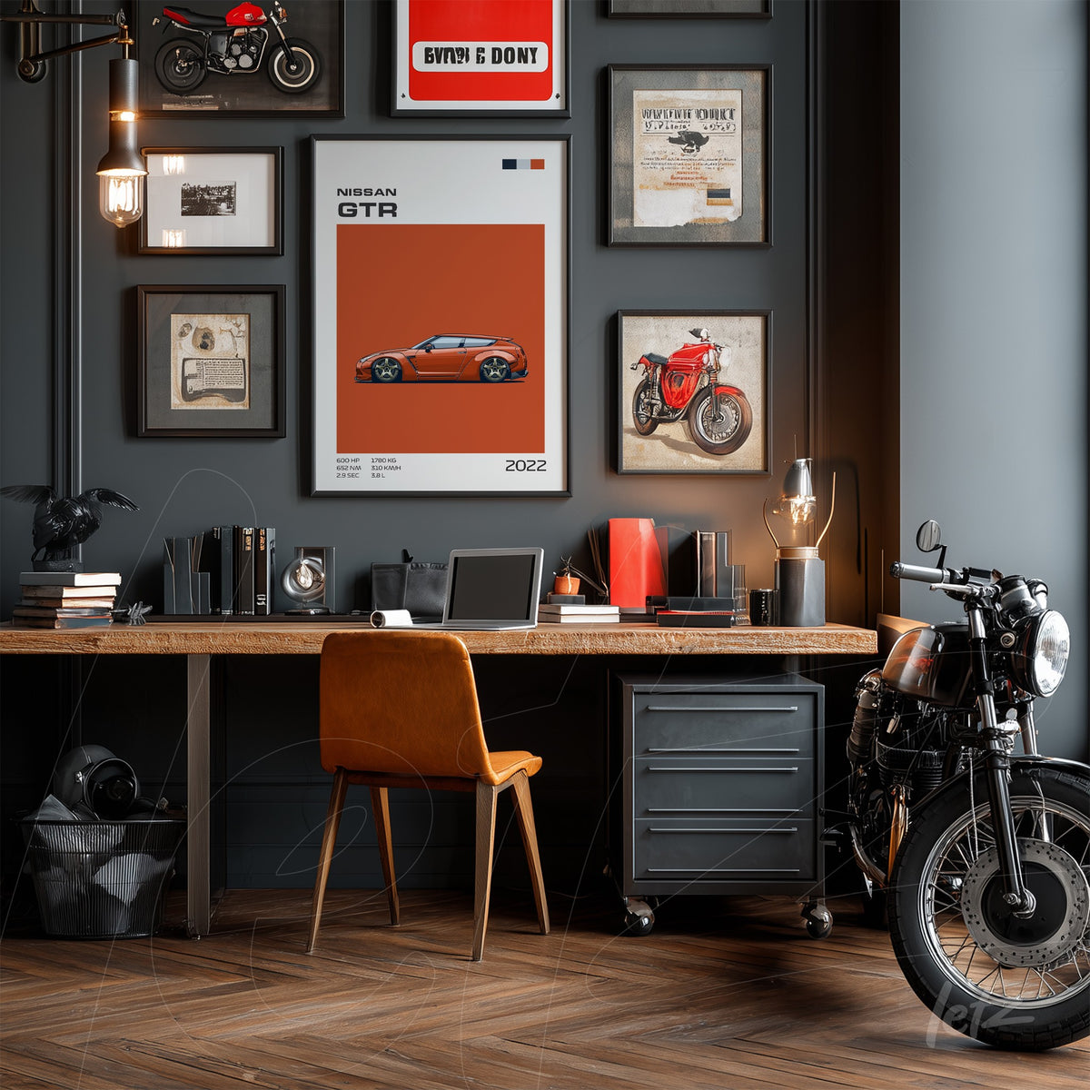 ambiente de trabalho com quadros de automóveis e motos em molduras variadas com um quadro central do carro Nissan GTR de 2022