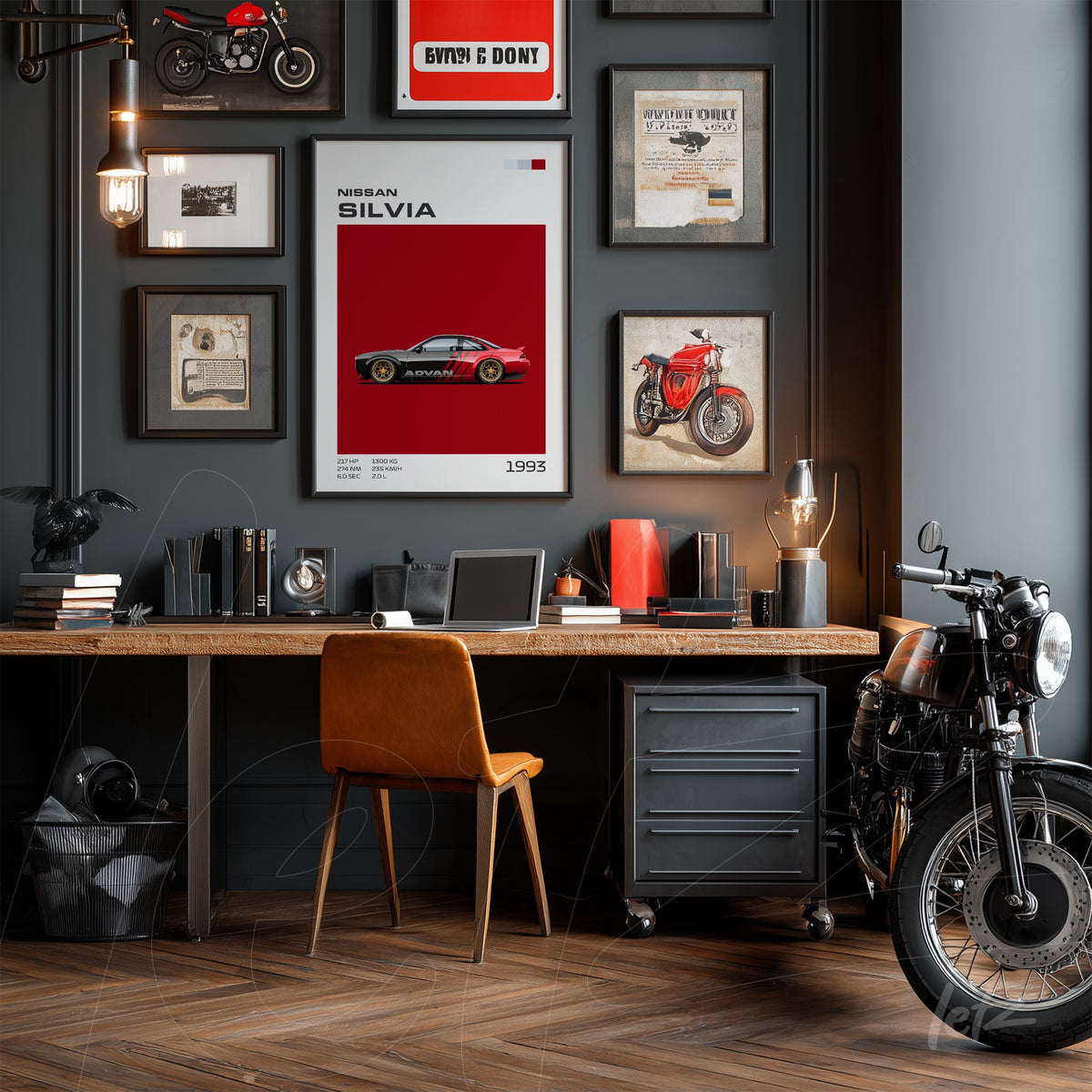 quadro com arte do carro Nissan Silvia em moldura branca, exibido em uma parede cinza com diversas outras obras e objetos decorativos