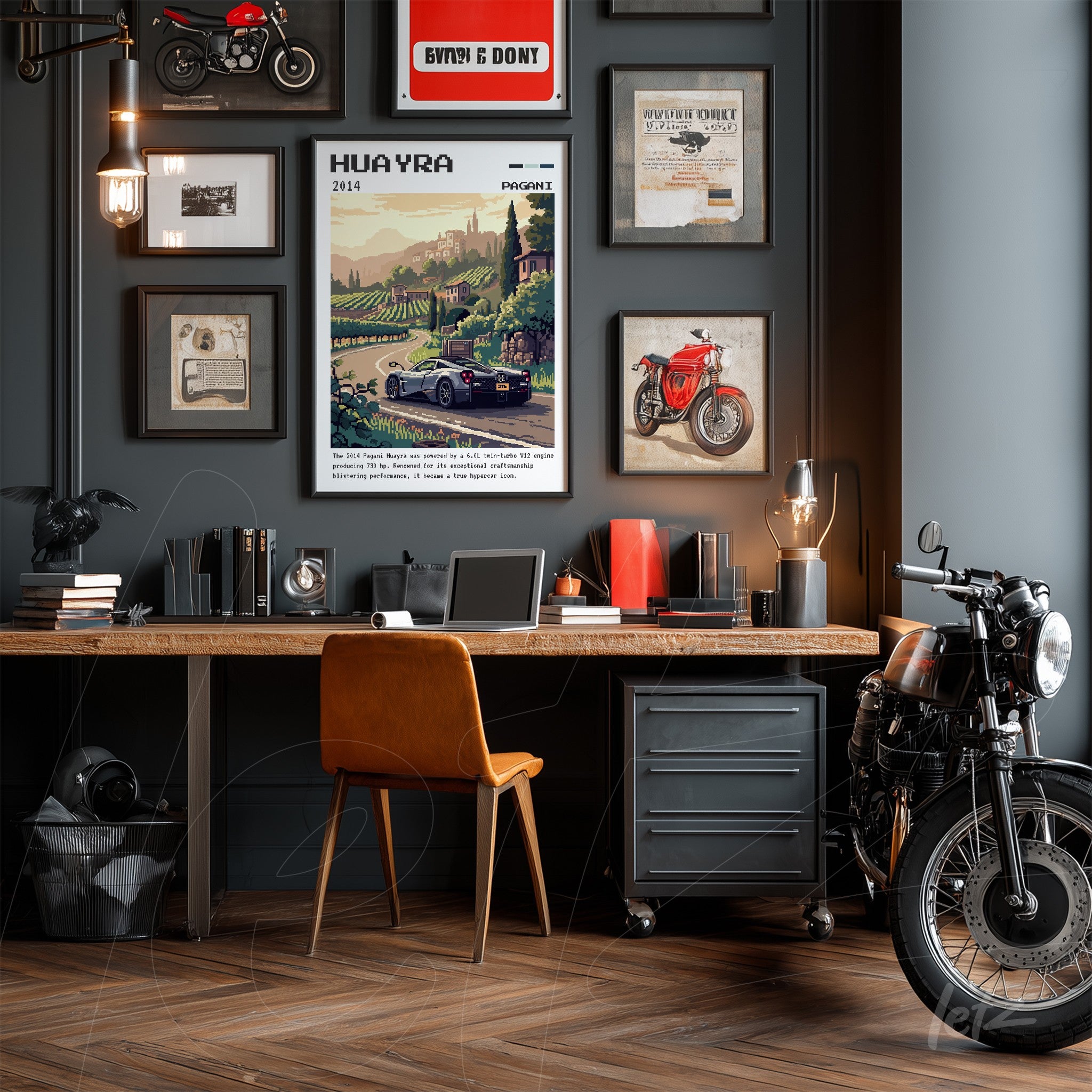 série de quadros decorativos com arte vintage de carros em moldura escura, exibidos em uma parede cinza com uma mesa de madeira e uma moto ao lado