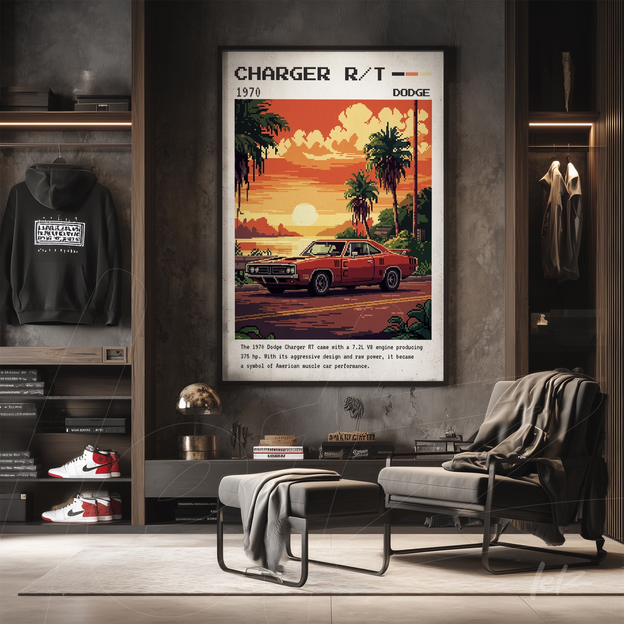 quadro com arte retrô do Dodge Charger R/T 1970 em moldura escura, exibido em ambiente moderno com sofá e roupas penduradas atrás