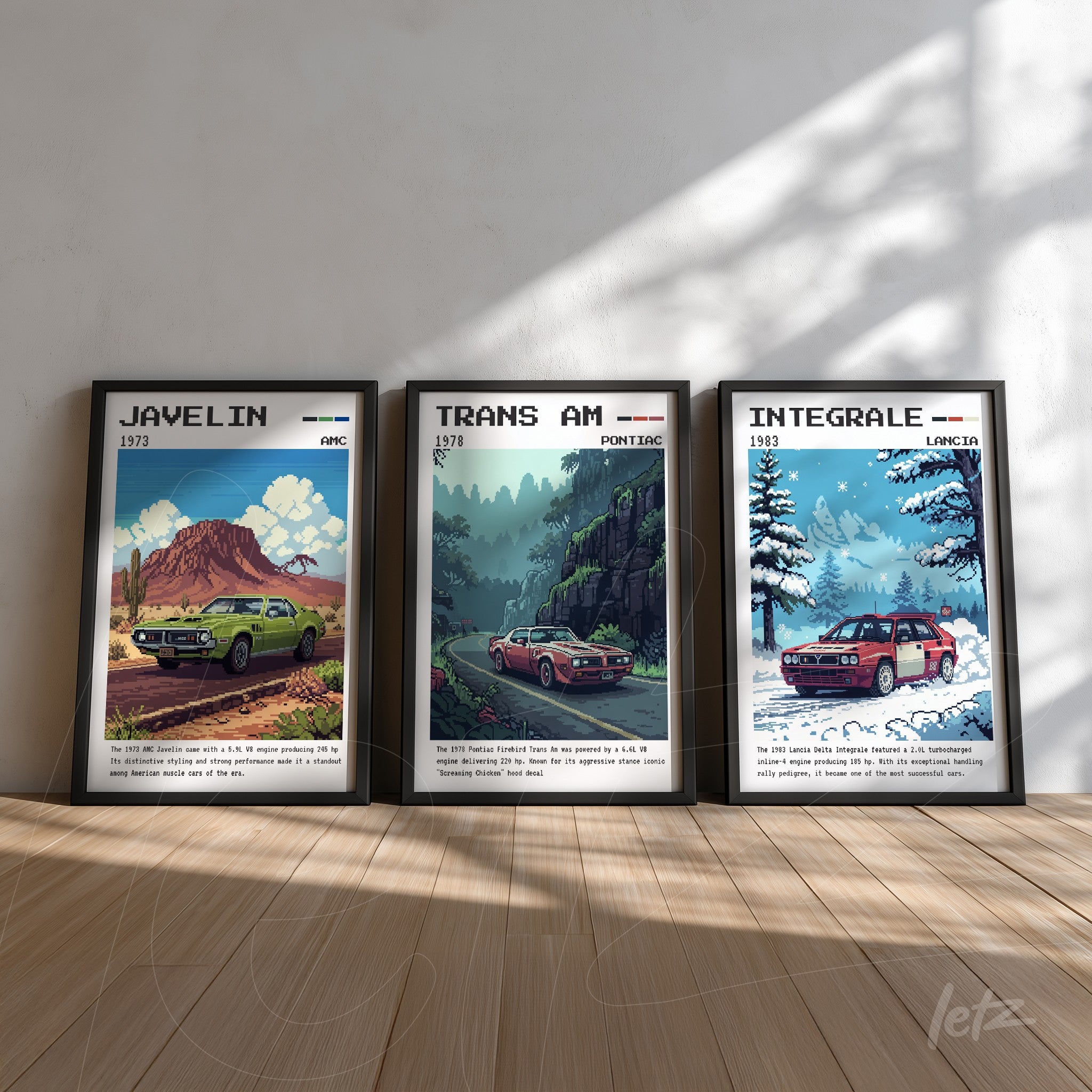 composição de quadros emoldurados com artes retrô de carros clássicos, incluindo Javelin de 1973 em cenário desértico, Trans Am de 1973 em uma estrada montanhosa, e Integrale de 1993 em ambiente nevado