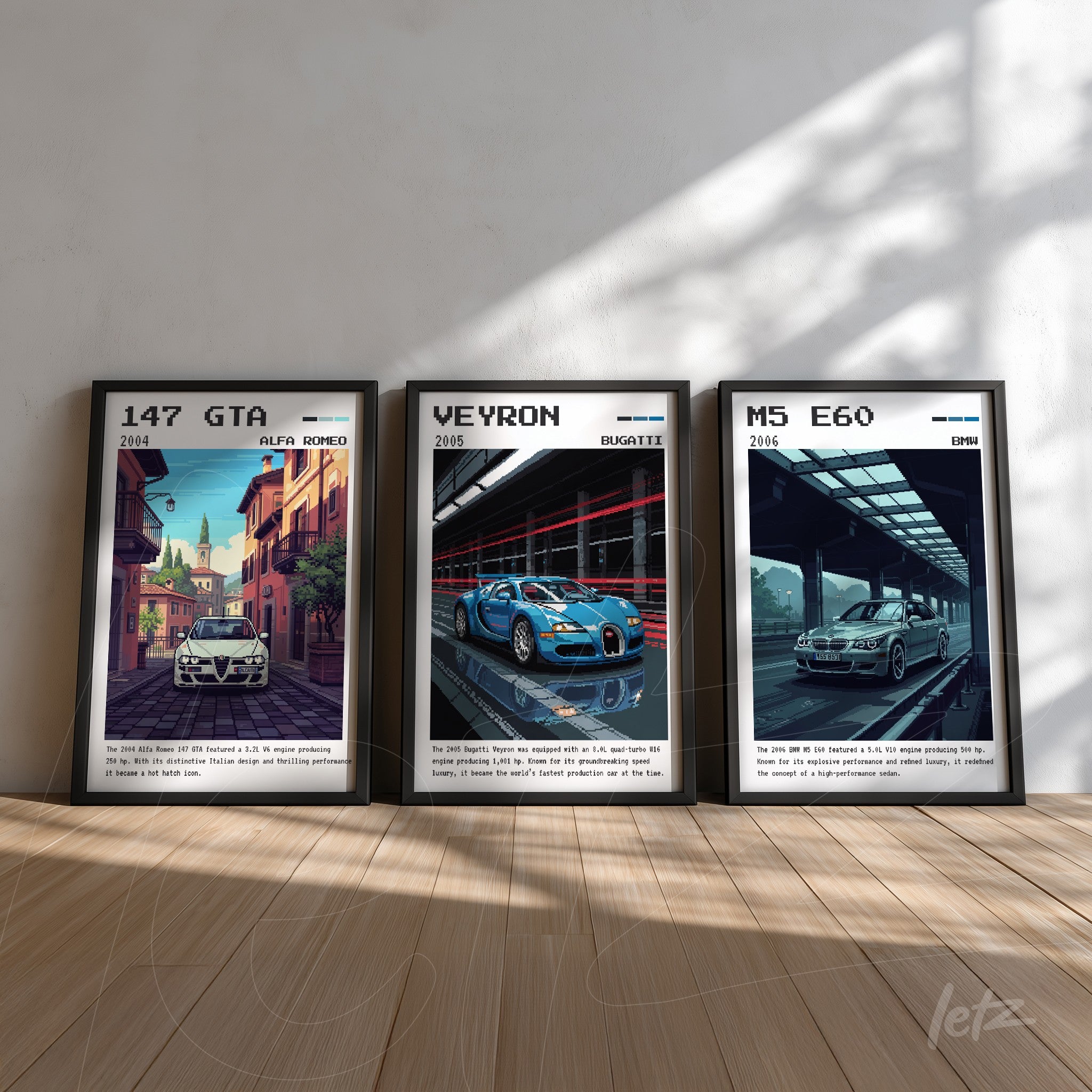 composição de três quadros decorativos com ilustrações estilizadas de carros, incluindo Alfa Romeo 147 GTA, Bugatti Veyron e BMW M5 E60, todos em molduras pretas sobre parede clara
