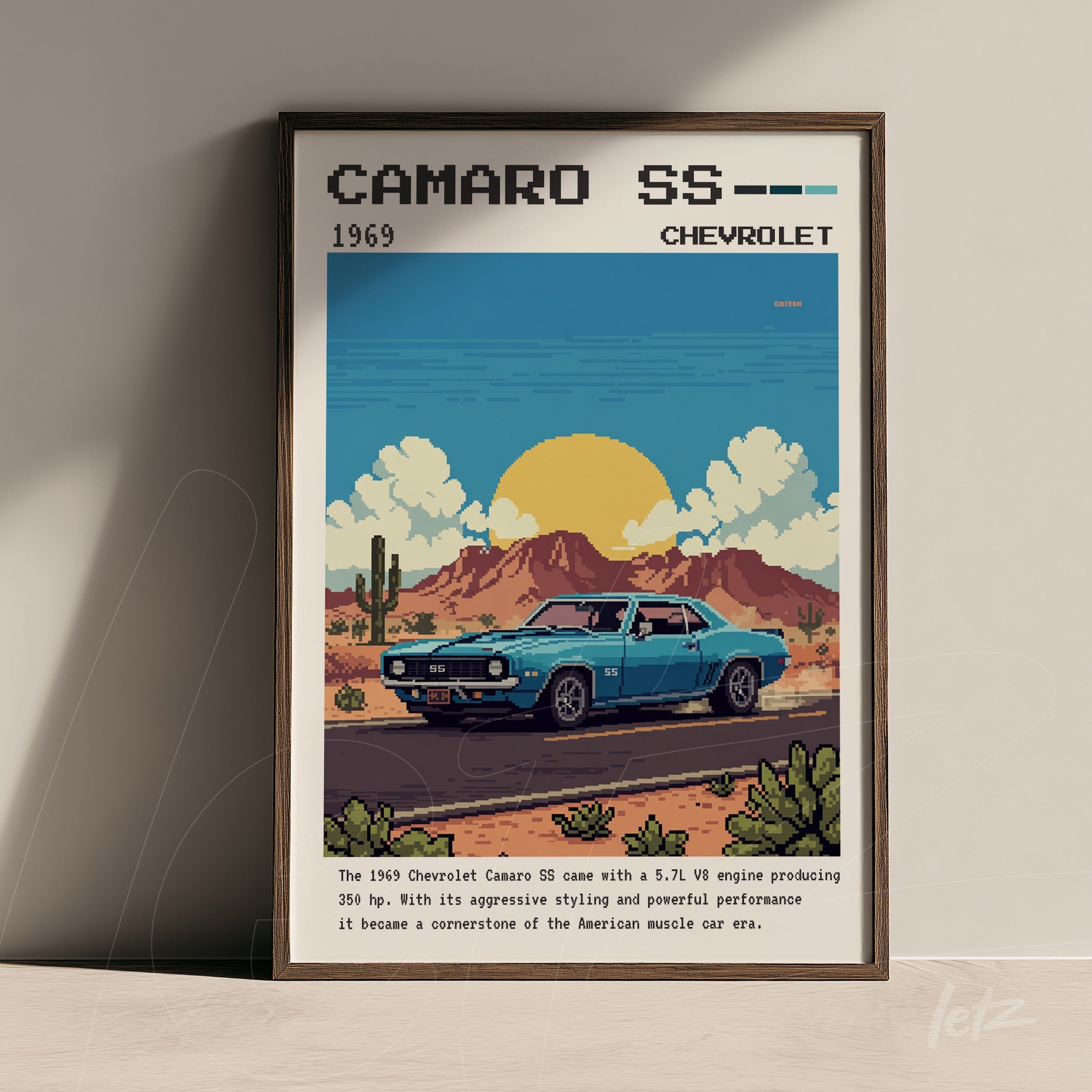 quadro com arte pixelada do Chevrolet Camaro SS 1969 em moldura madeira escura com fundo de montanhas e cactos