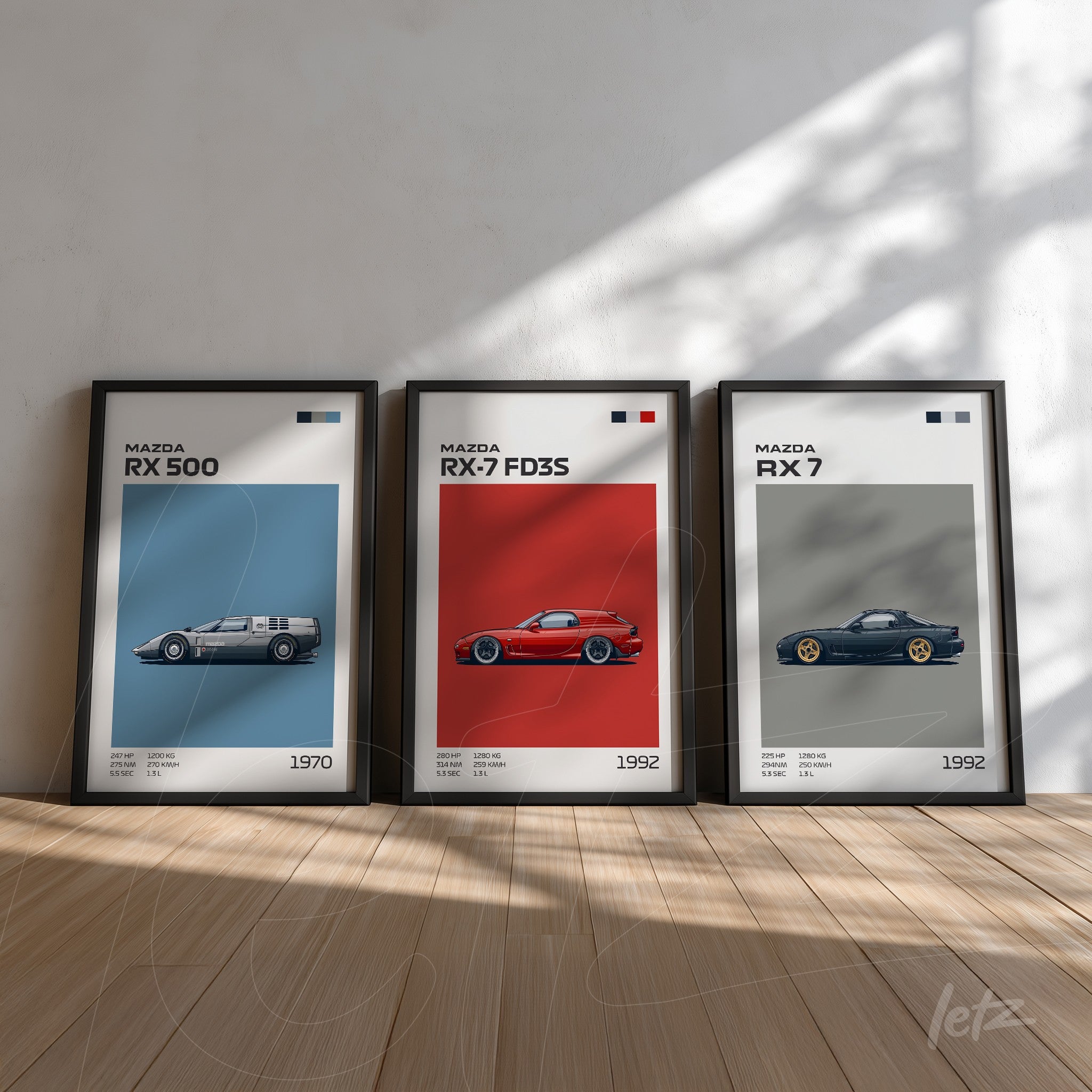 composição de quadros com ilustrações de carros clássicos Mazda, incluindo RX 500 de 1970, RX-7 FD3S de 1992 e RX-7 em fundo cinza, exibidos em molduras pretas
