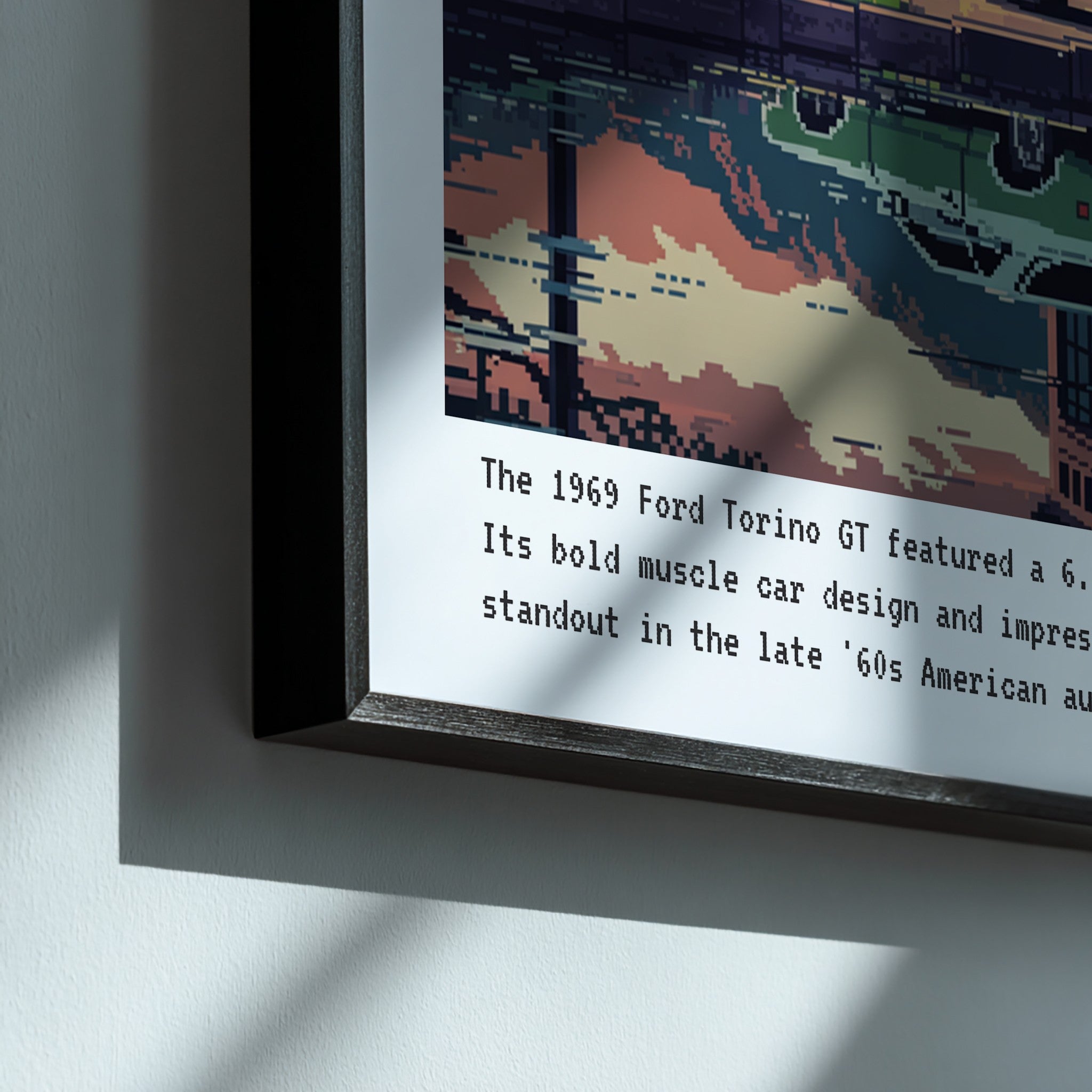 quadro decorativo com arte digital de um carro Ford Torino GT de 1969 em moldura preta, iluminado por sombras