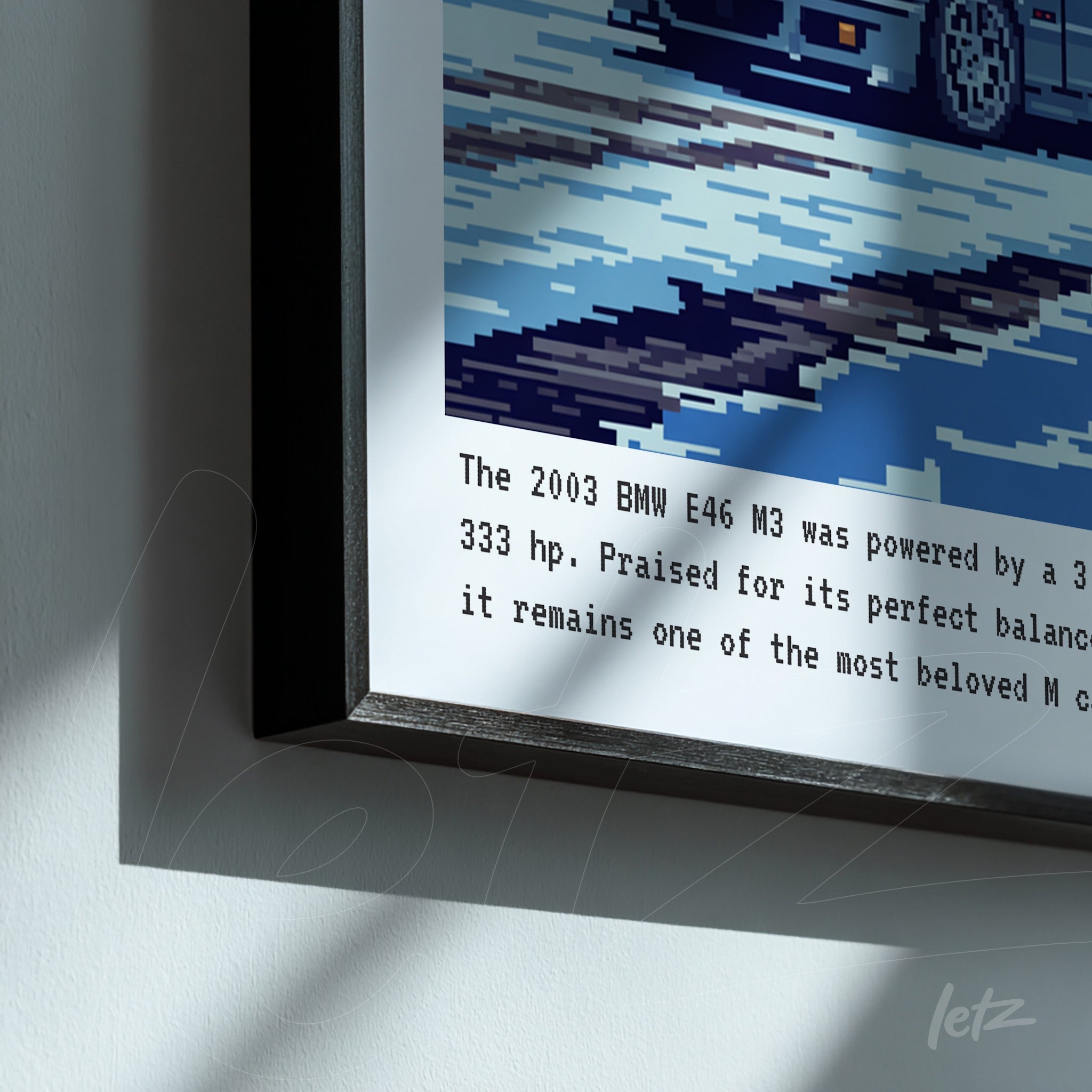 quadro em moldura preta fina com arte pixelada do carro BMW E46 M3 em fundo azul