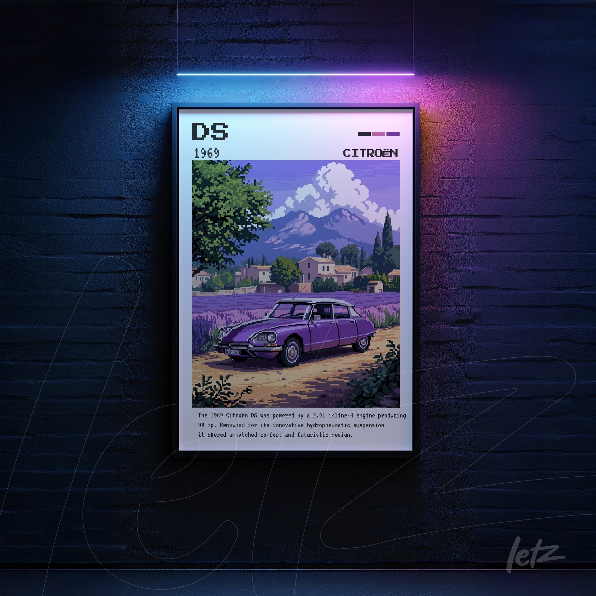 quadro com arte digital do carro Citroën DS de 1969 em moldura preta, com fundo que retrata montanhas e paisagem rural