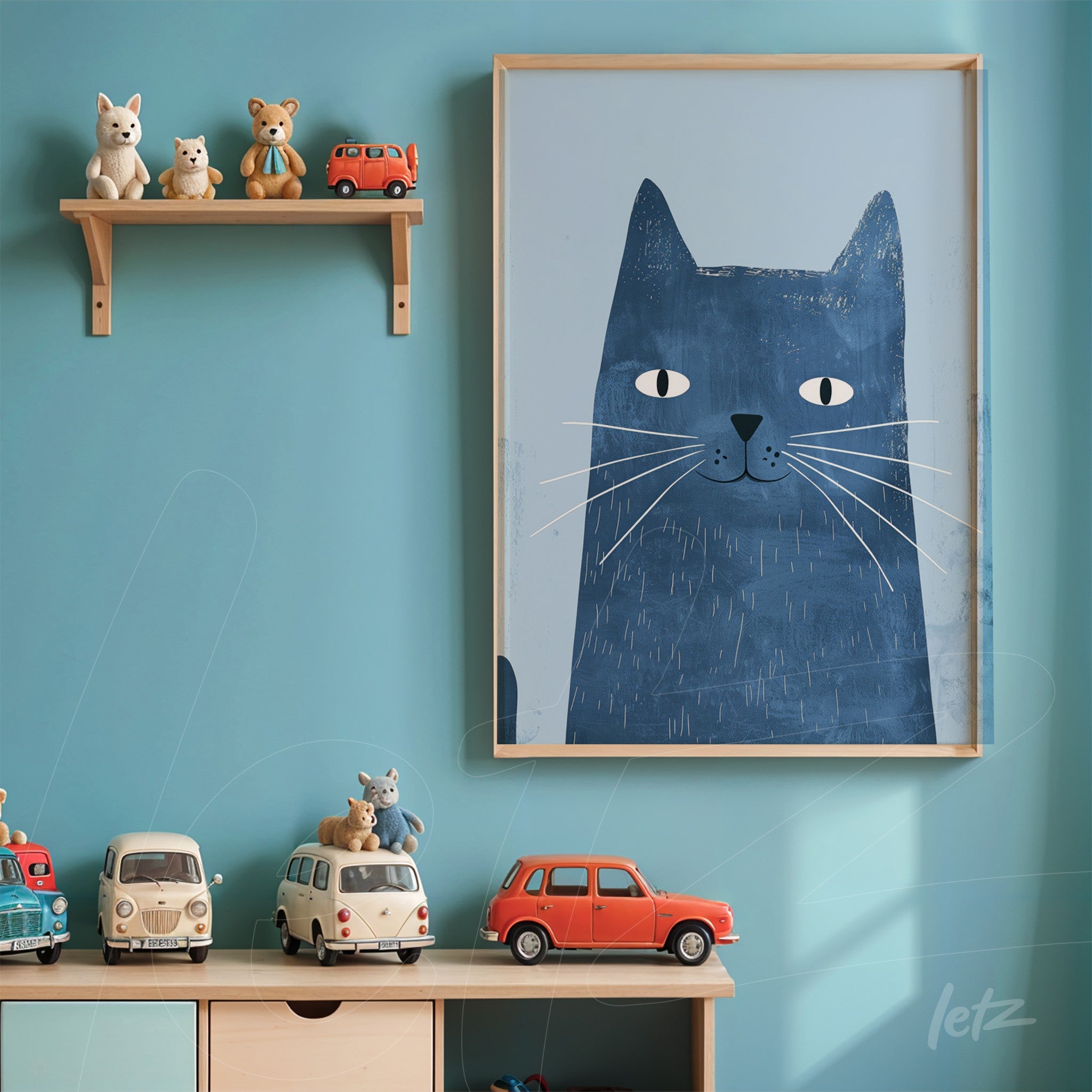 quadro emoldurado com arte de gato estilizado em tons de azul claro e escuro, exibido em parede azul com prateleira de brinquedos em madeira