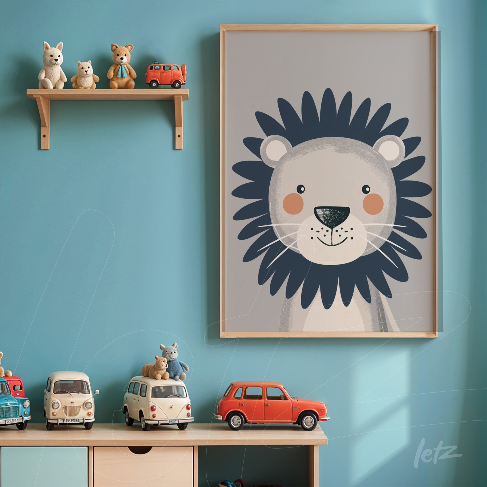 quadro com ilustração de leão sorridente em moldura clara, apresentado sobre parede azul