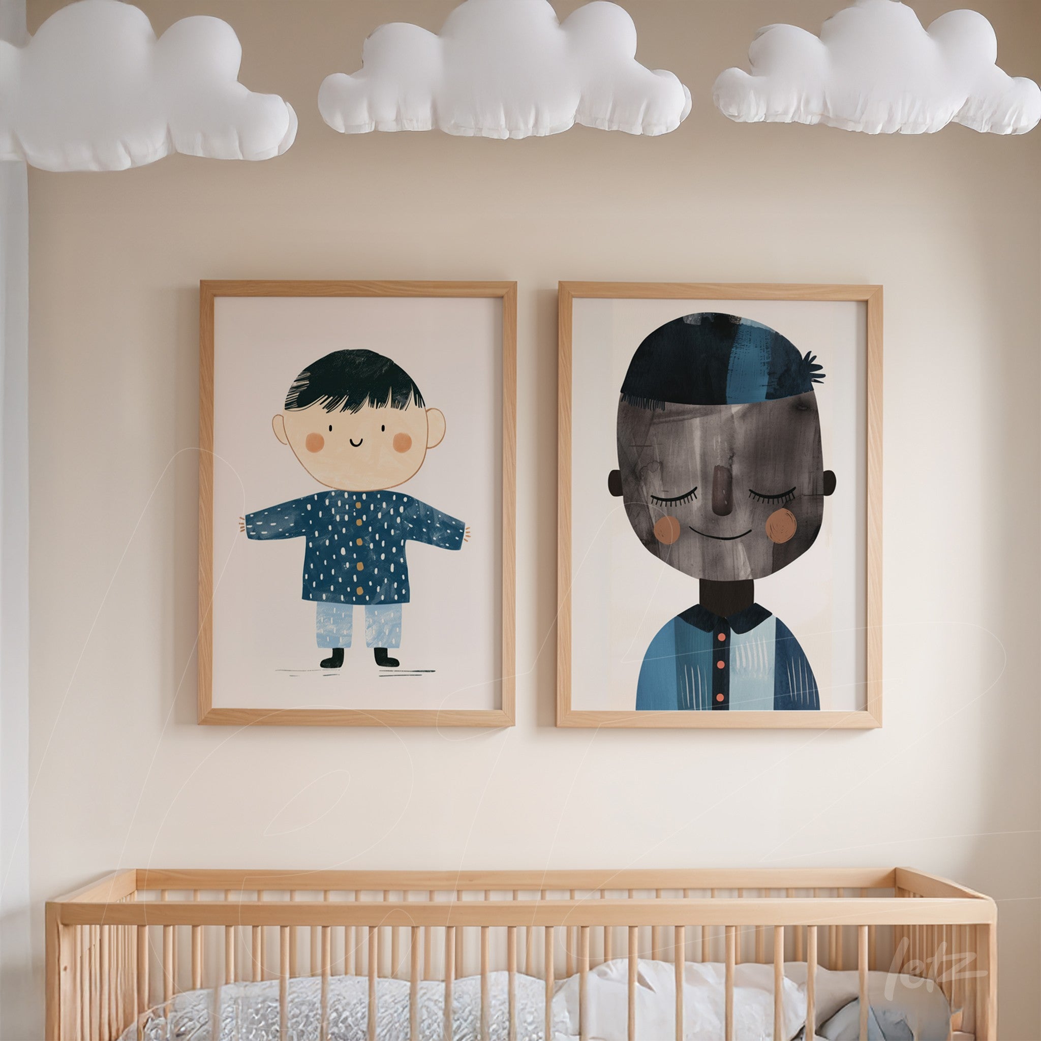 série de quadros infantis com ilustrações de crianças em moldura de madeira clara, exibidos acima de um berço em um ambiente aconchegante