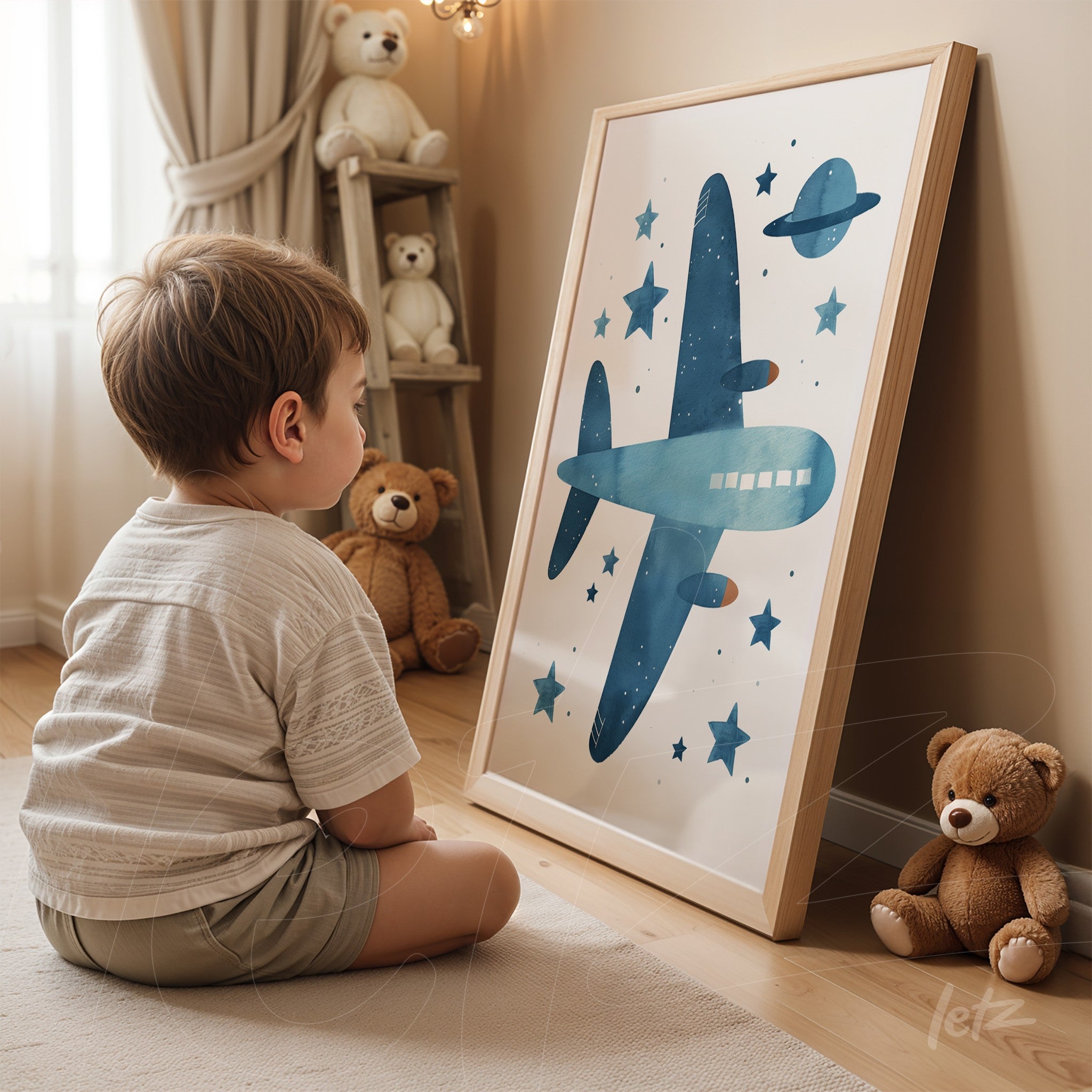 quadro com ilustração de avião azul em meio a estrelas e um planeta, apoiado em parede com cortinas claras