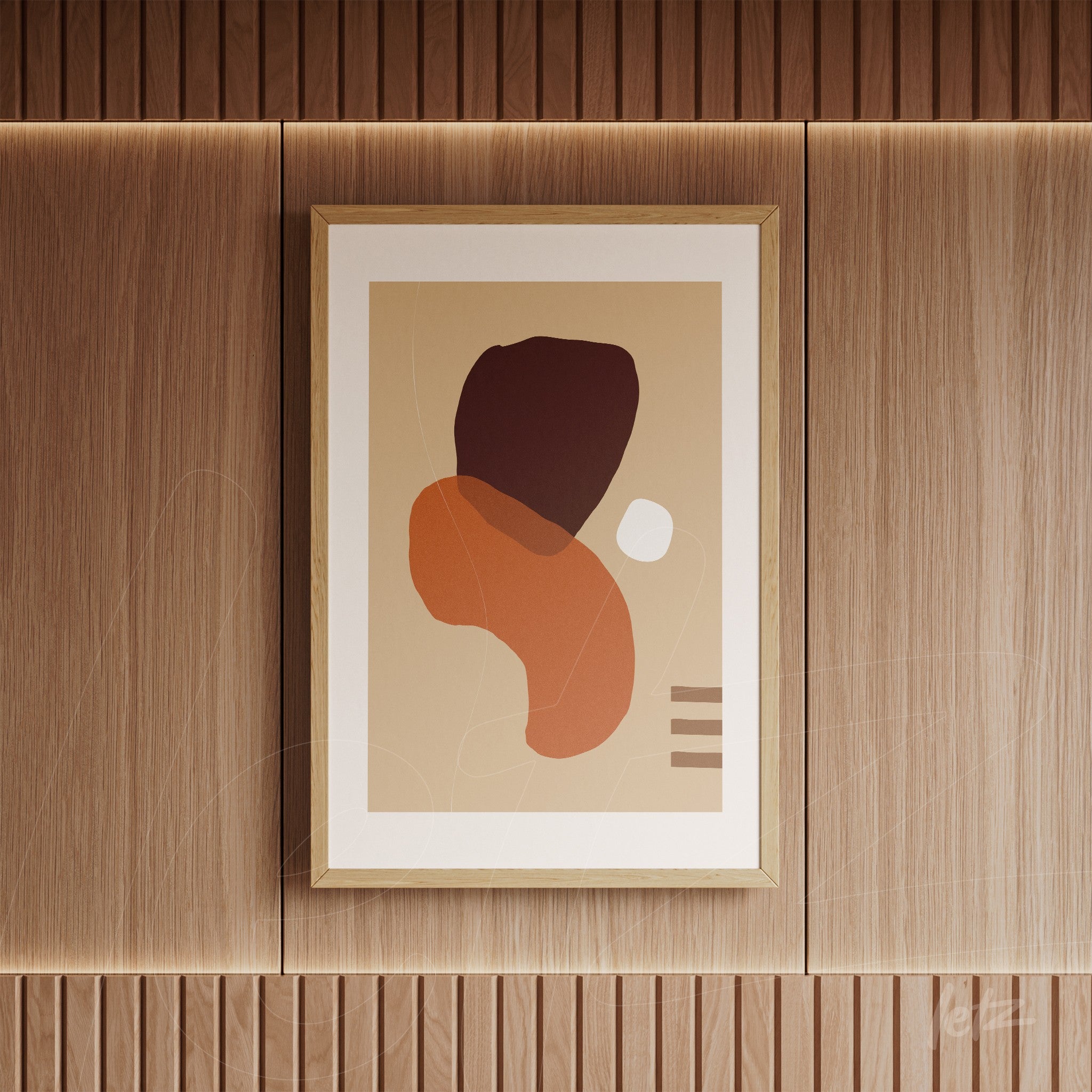 arte abstrata em moldura de madeira clara com formas orgânicas em tons terrosos sobre parede de madeira
