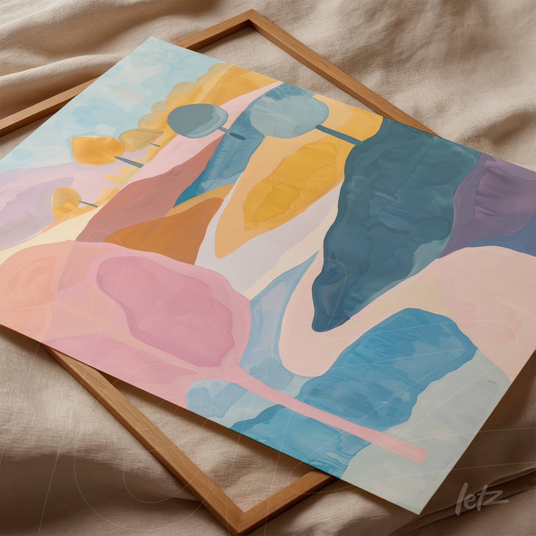 quadro com arte abstrata em cores suaves como rosa, amarelo e azul sobre fundo claro, exibido em moldura de madeira clara