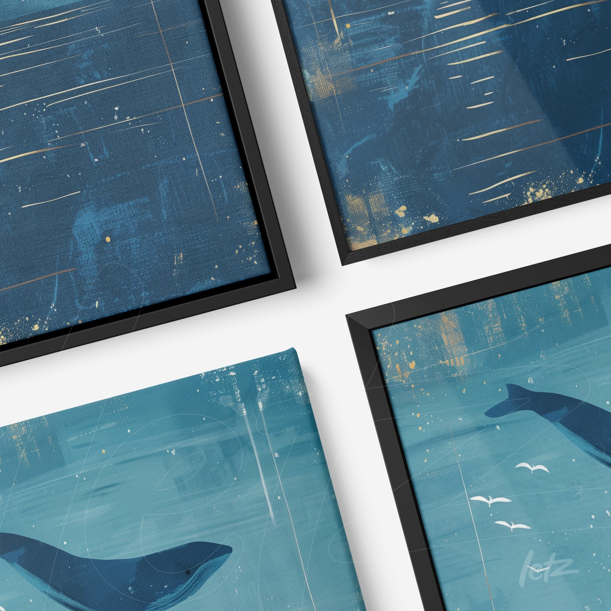 composição de quadros com arte abstrata de baleias em tons de azul, com moldura preta