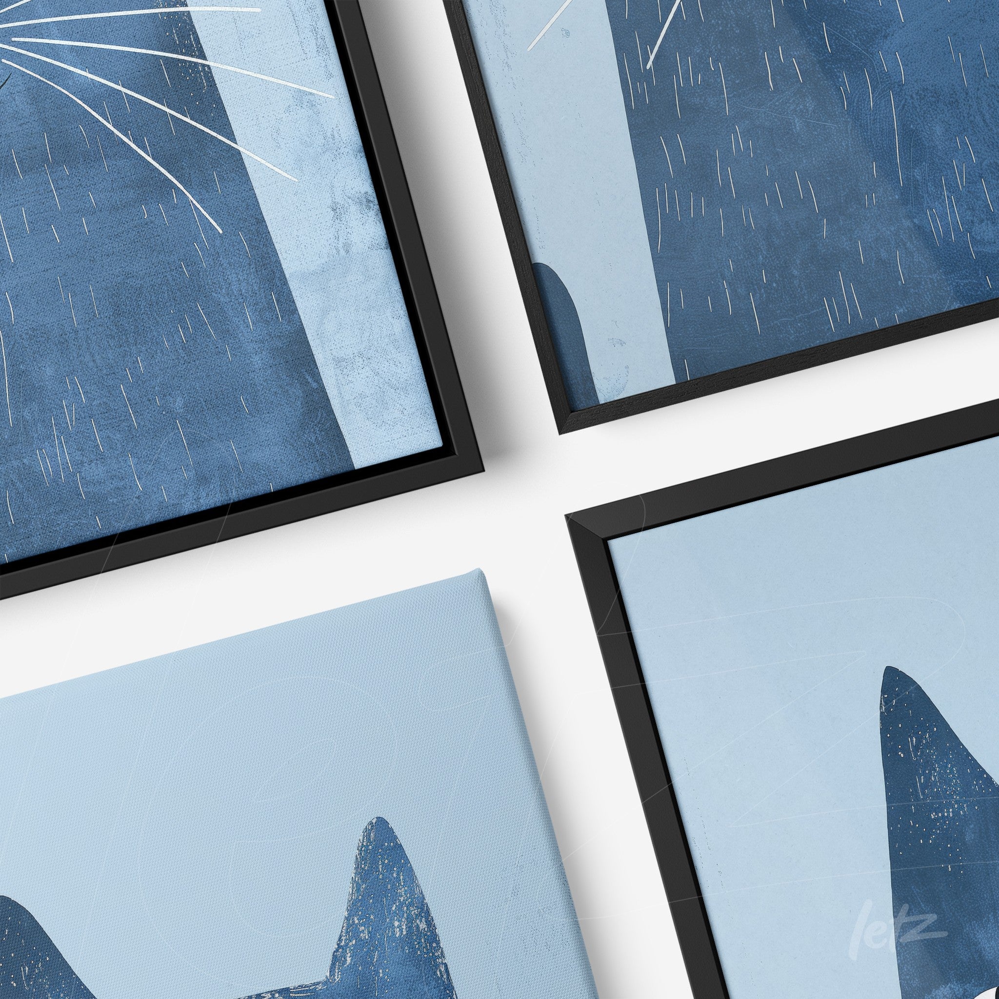 composição de quadros com arte abstrata de gato em tons de azul, com molduras pretas