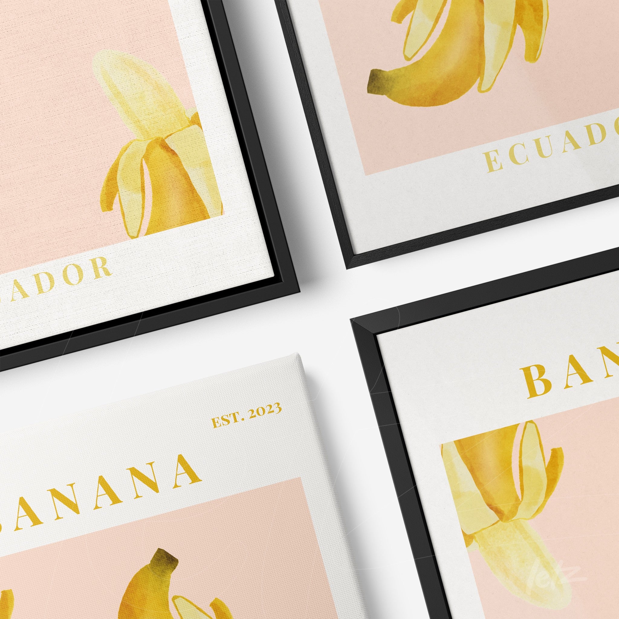 composição de quadros em moldura preta e branca com ilustrações de bananas sobre fundo rosa e detalhes dourados