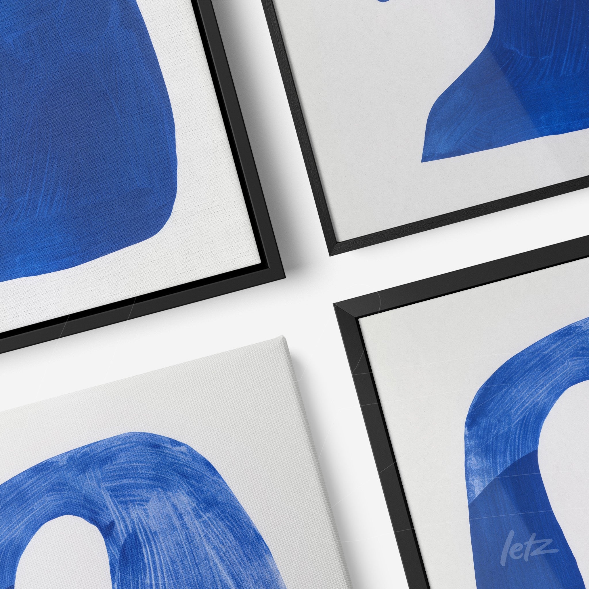 composição de quadros modernos com formas abstratas em azul, com moldura preta