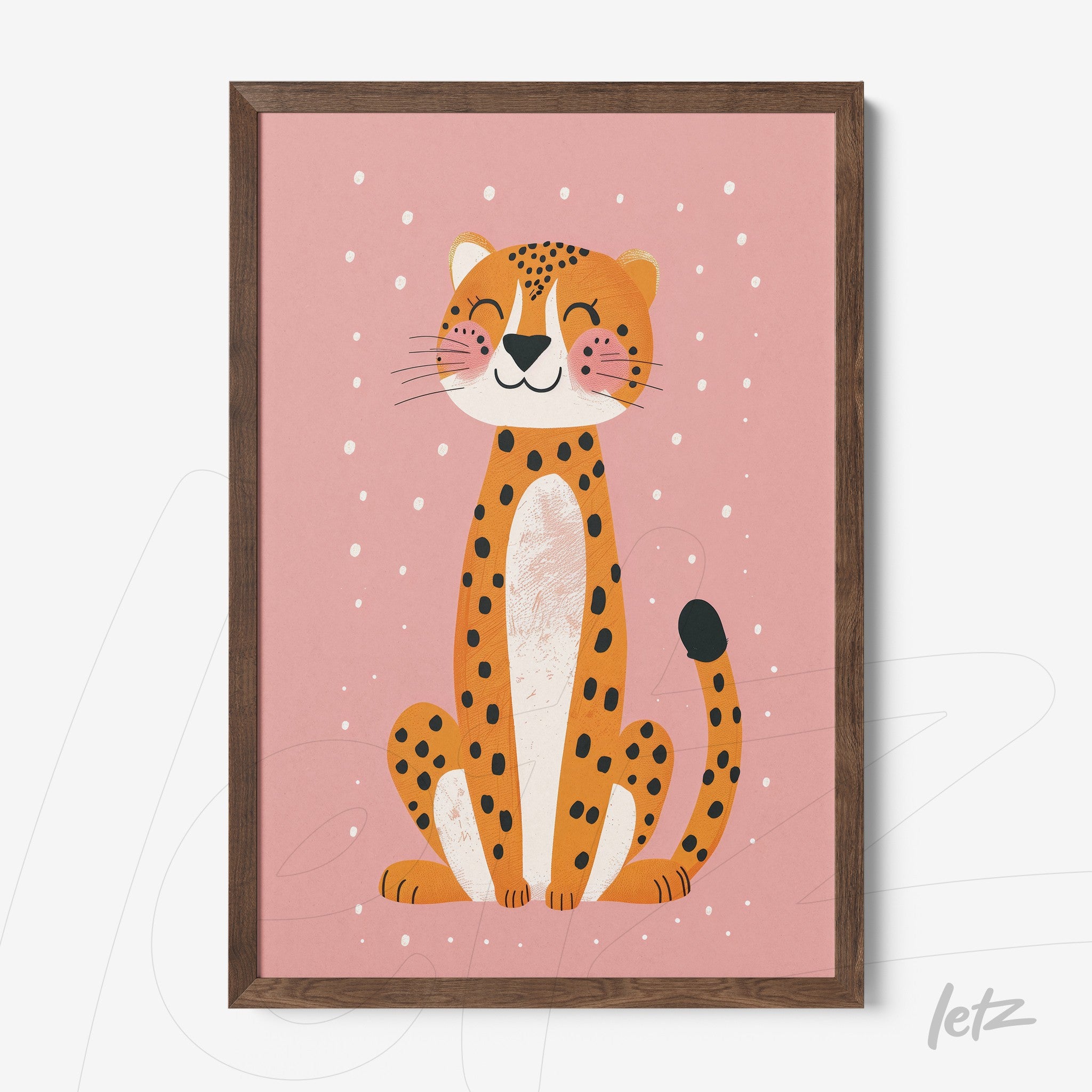 quadro com ilustração de leopardo sorridente em fundo rosa com pontinhos brancos e moldura de madeira escura