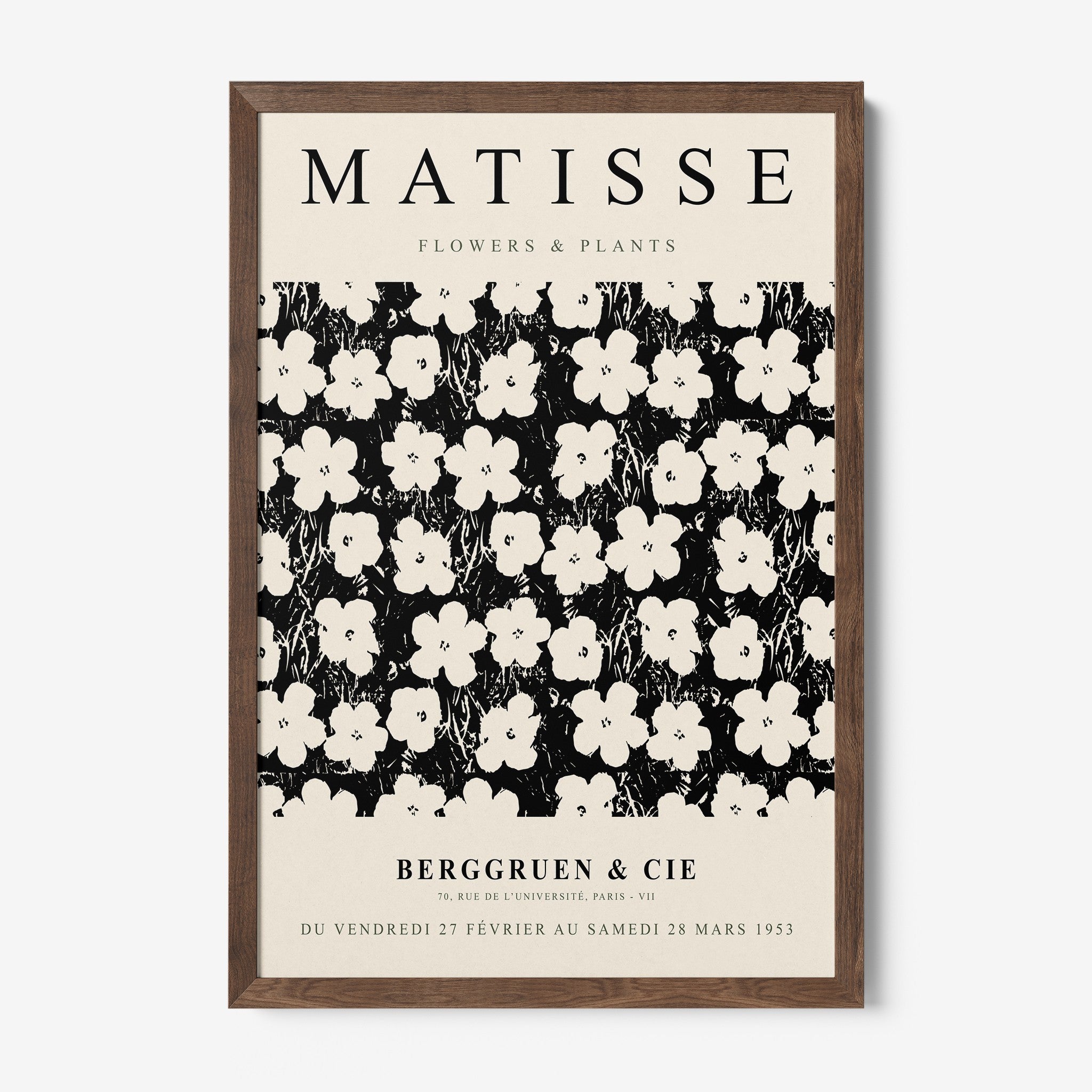 quadro com arte floral em estilo retrô com fundo preto e flores brancas, moldura de madeira escura