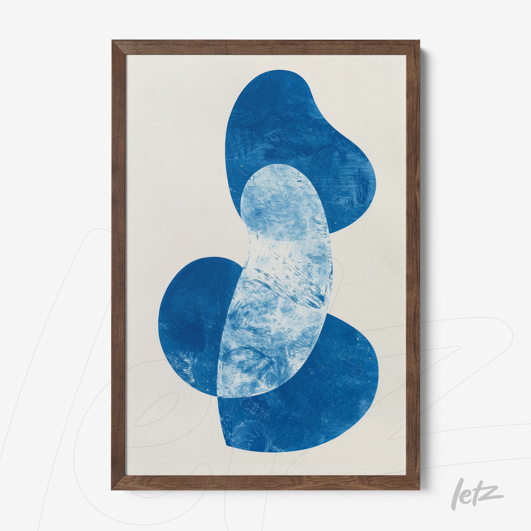 quadro com arte abstrata em tons de azul em moldura de madeira escura