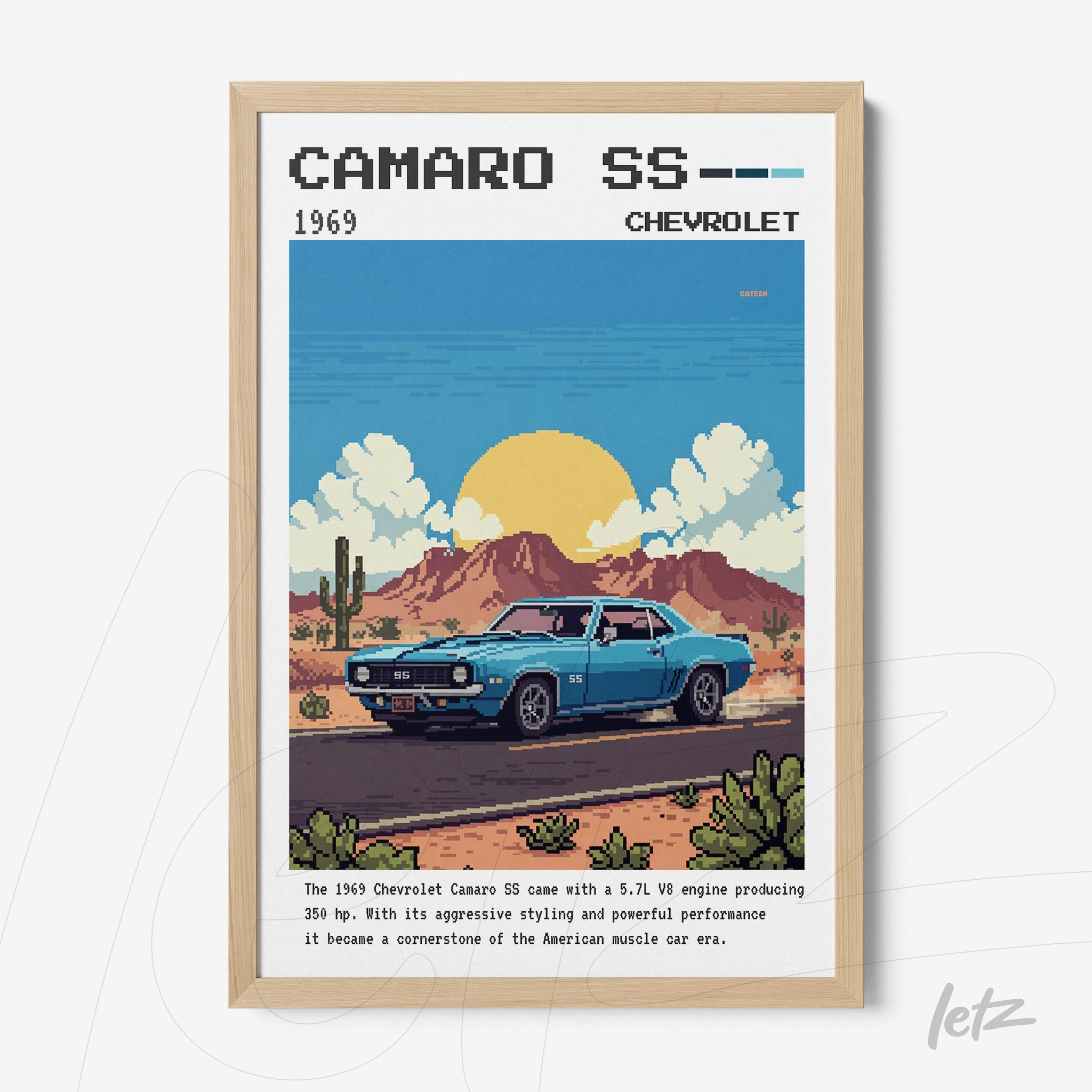 quadro em moldura de madeira clara com ilustração pixelada do carro Camaro SS de 1969 em cenário desértico