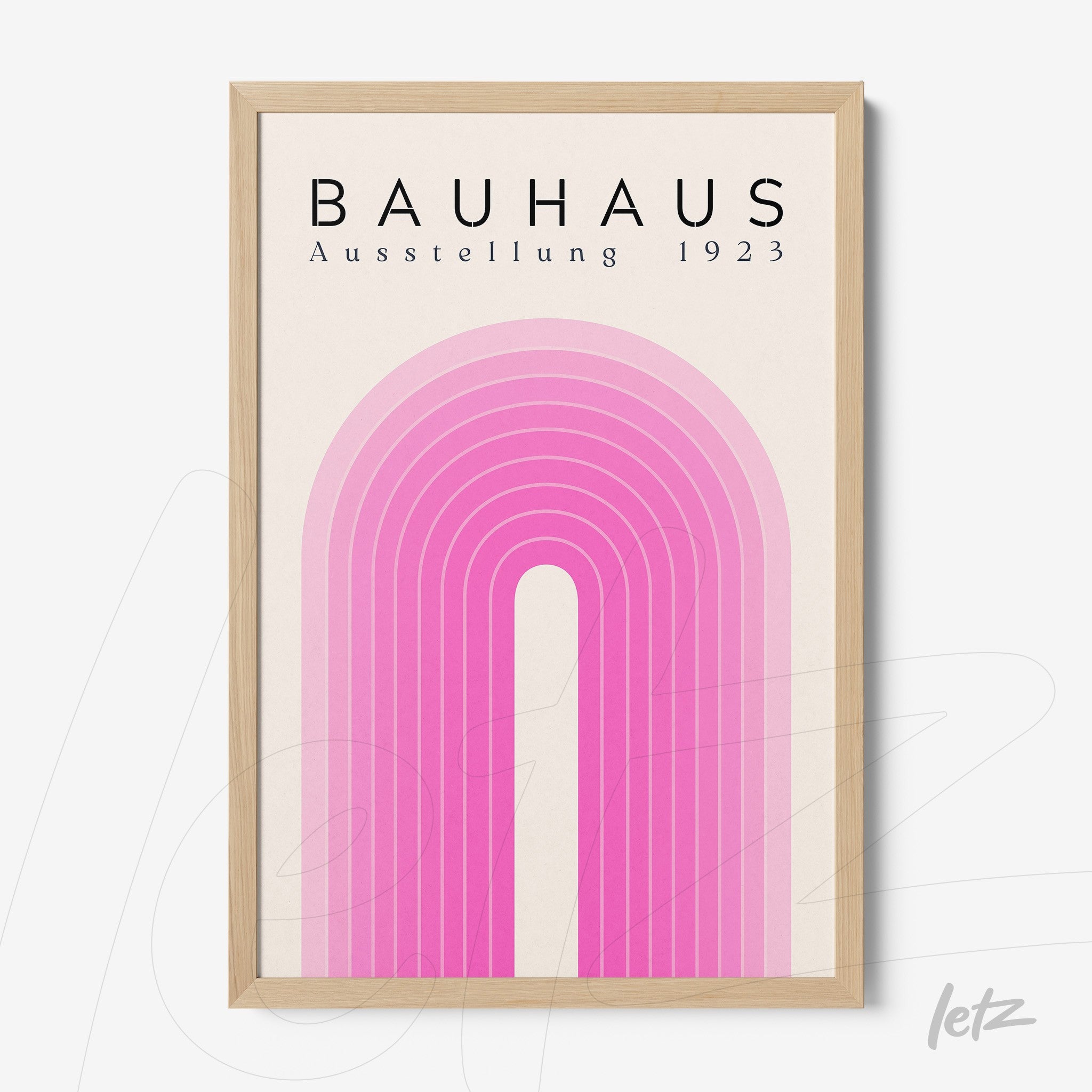 quadro com impressão de arco rosa em estilo bauhaus com moldura de madeira clara