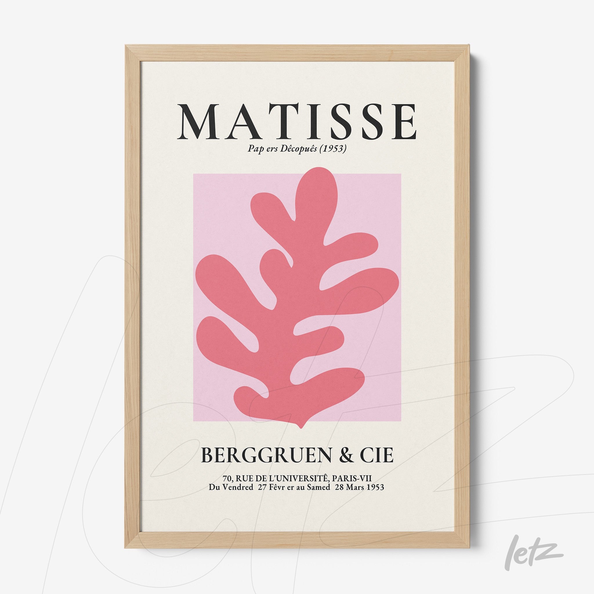 quadro com arte inspirada em Matisse, apresentando uma folha rosa em fundo rosa claro, com moldura de madeira clara