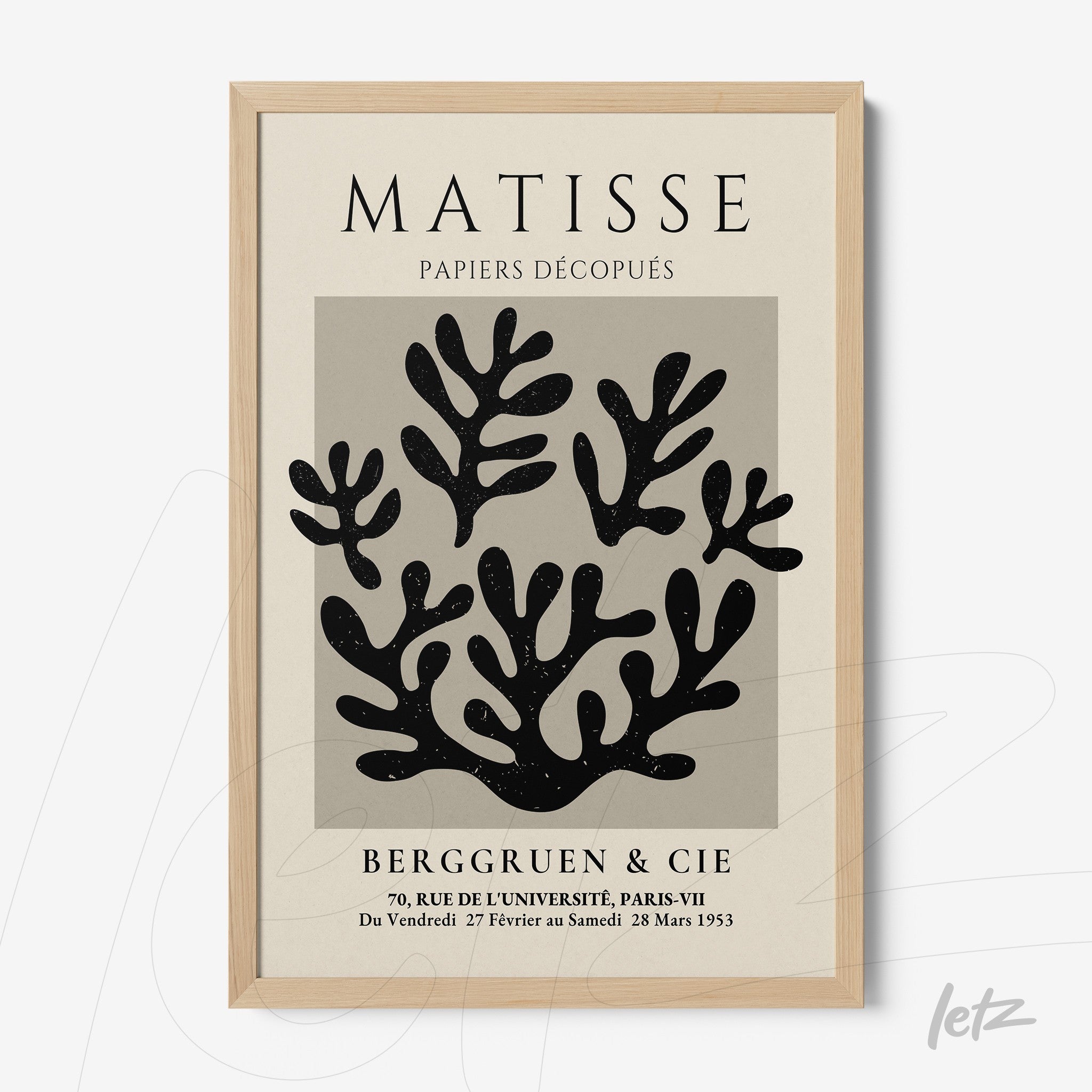 quadro com ilustração moderna de formas orgânicas em moldura de madeira clara