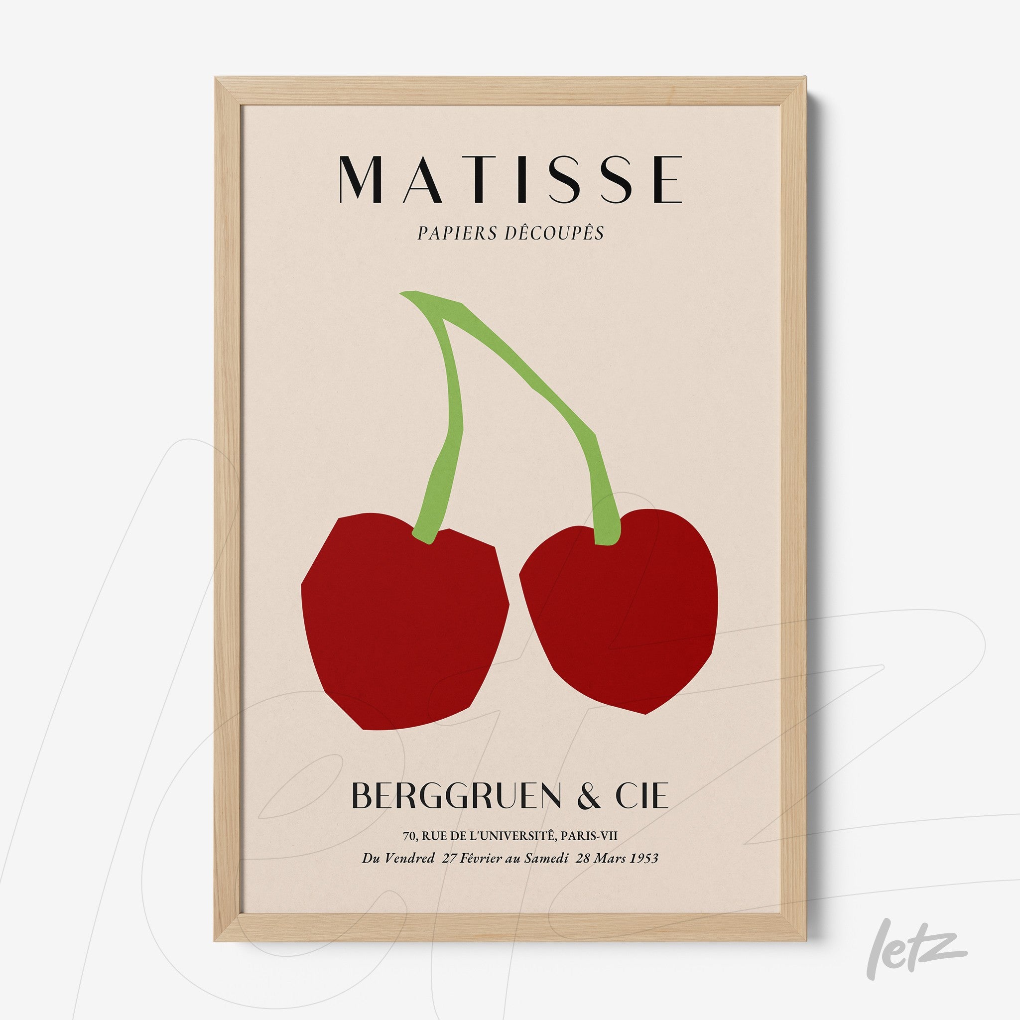 quadro em moldura de madeira clara com arte minimalista de cerejas vermelhas sobre fundo neutro