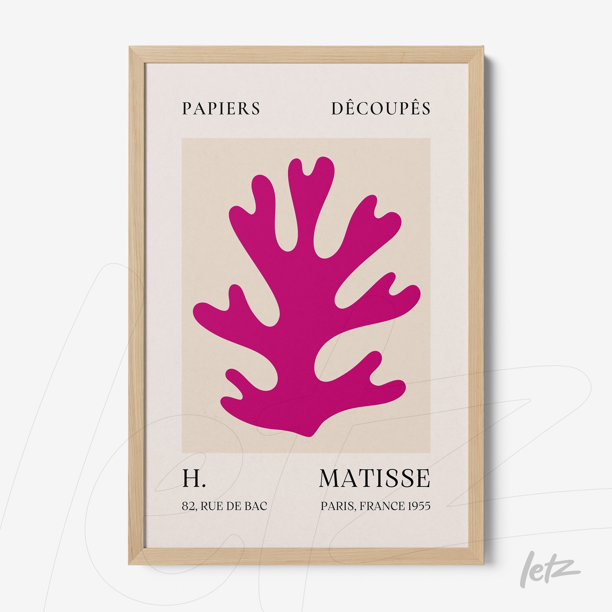 quadro decorativo com arte de Matisse, exibindo uma forma de coral rosa sobre fundo neutro, com moldura de madeira clara