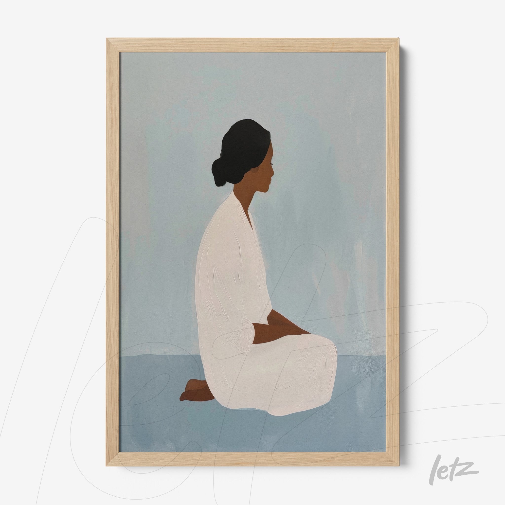quadro com arte minimalista de mulher sentada em posição de meditação, moldura de madeira clara sobre fundo azul suave