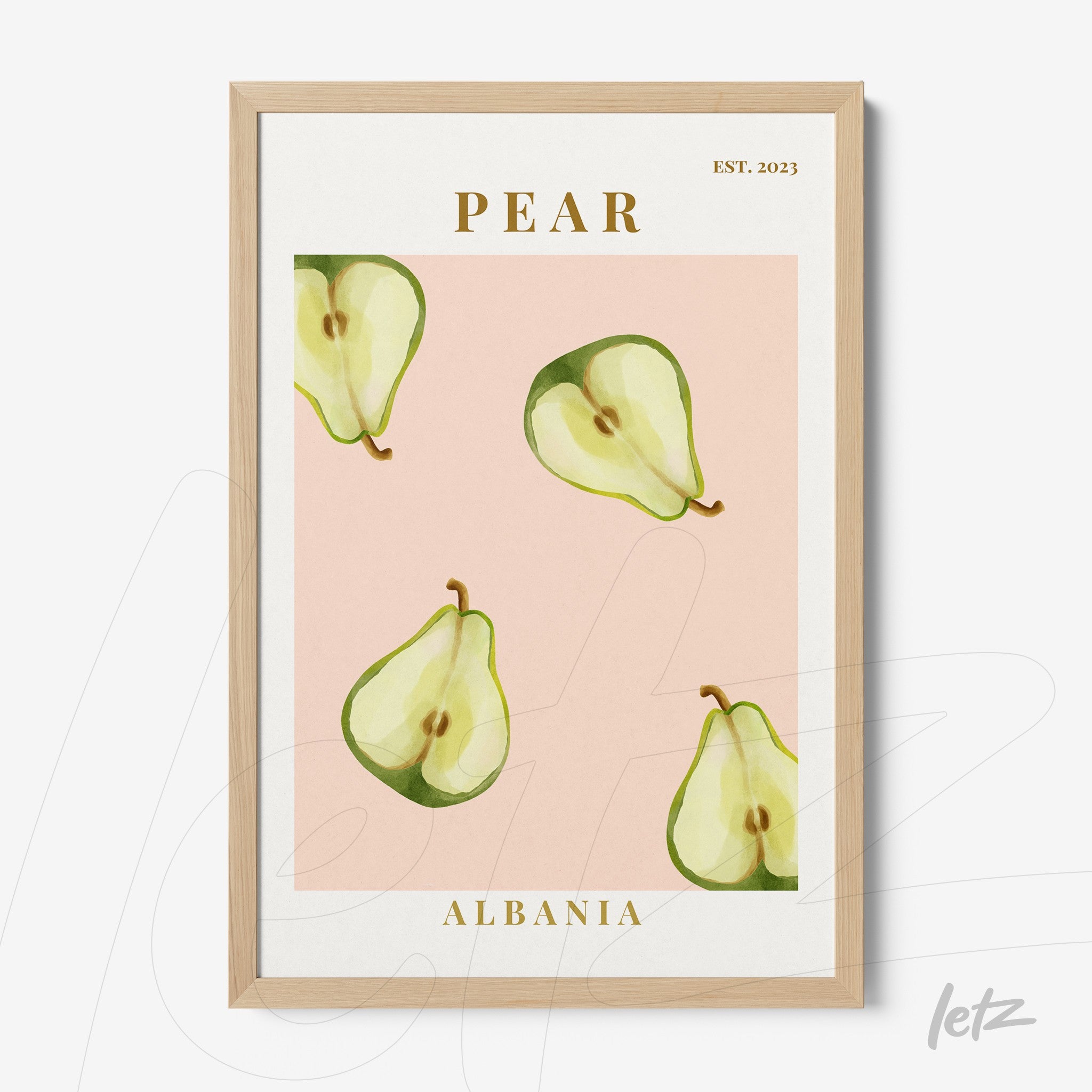 quadro com ilustração de peras em fundo rosa, moldura de madeira clara e texto 'PEAR' na parte superior