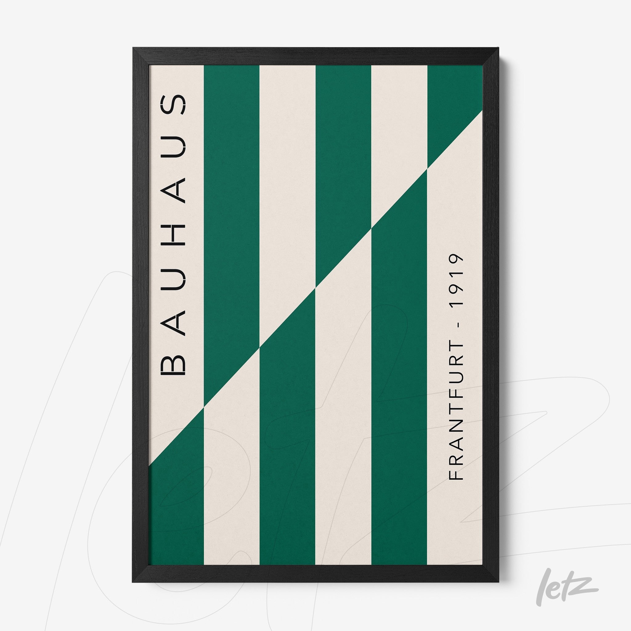 quadro com arte abstrata estilo Bauhaus em faixas verdes e creme com moldura preta