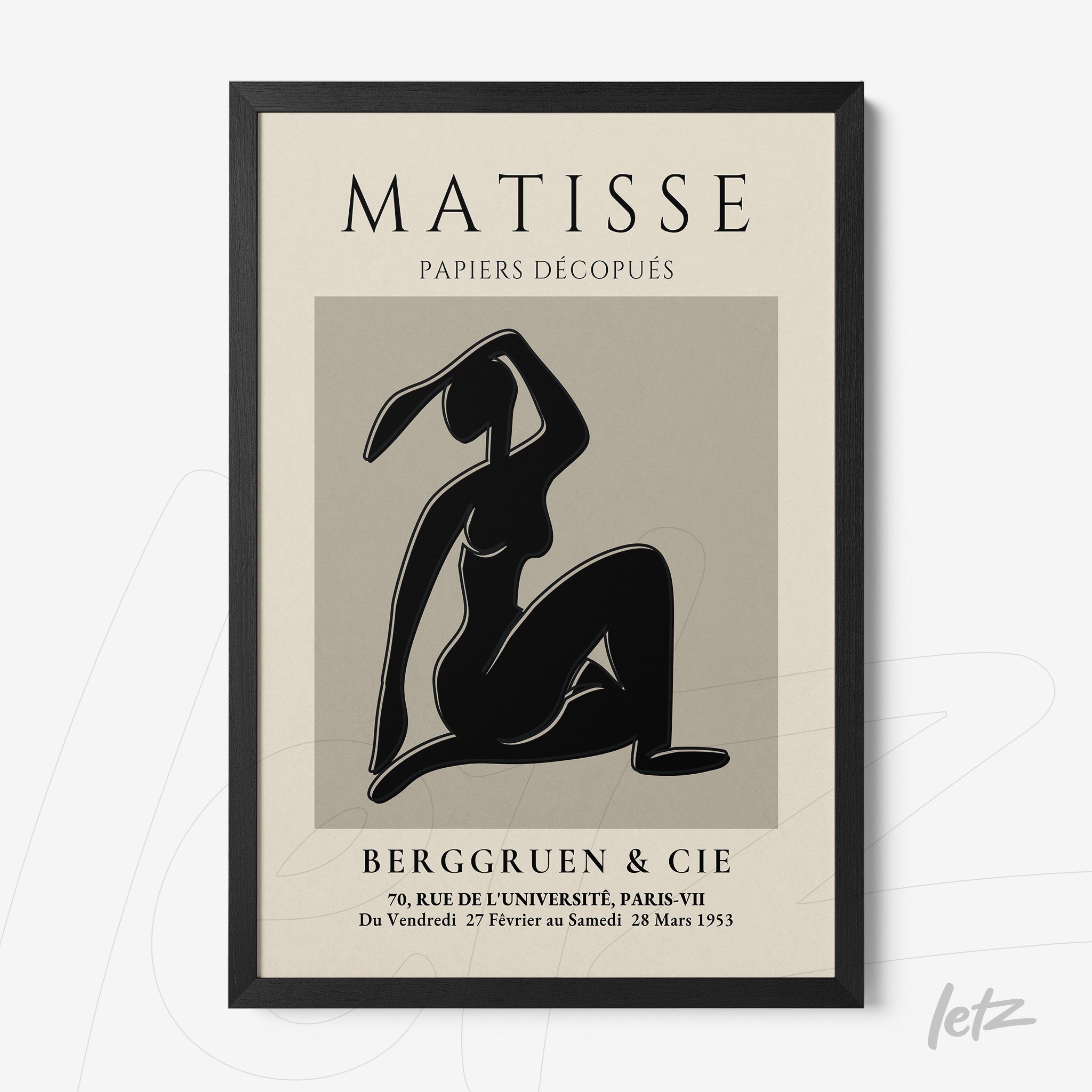 quadro com arte vintage em estilo minimalista de figura feminina em fundo neutro com moldura preta