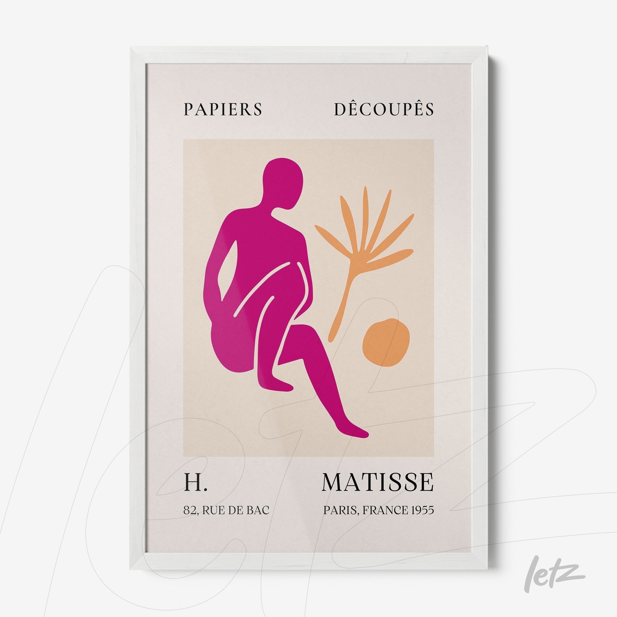 quadro com arte de figura humana estilizada em tons de rosa e laranja, moldura branca e fundo creme