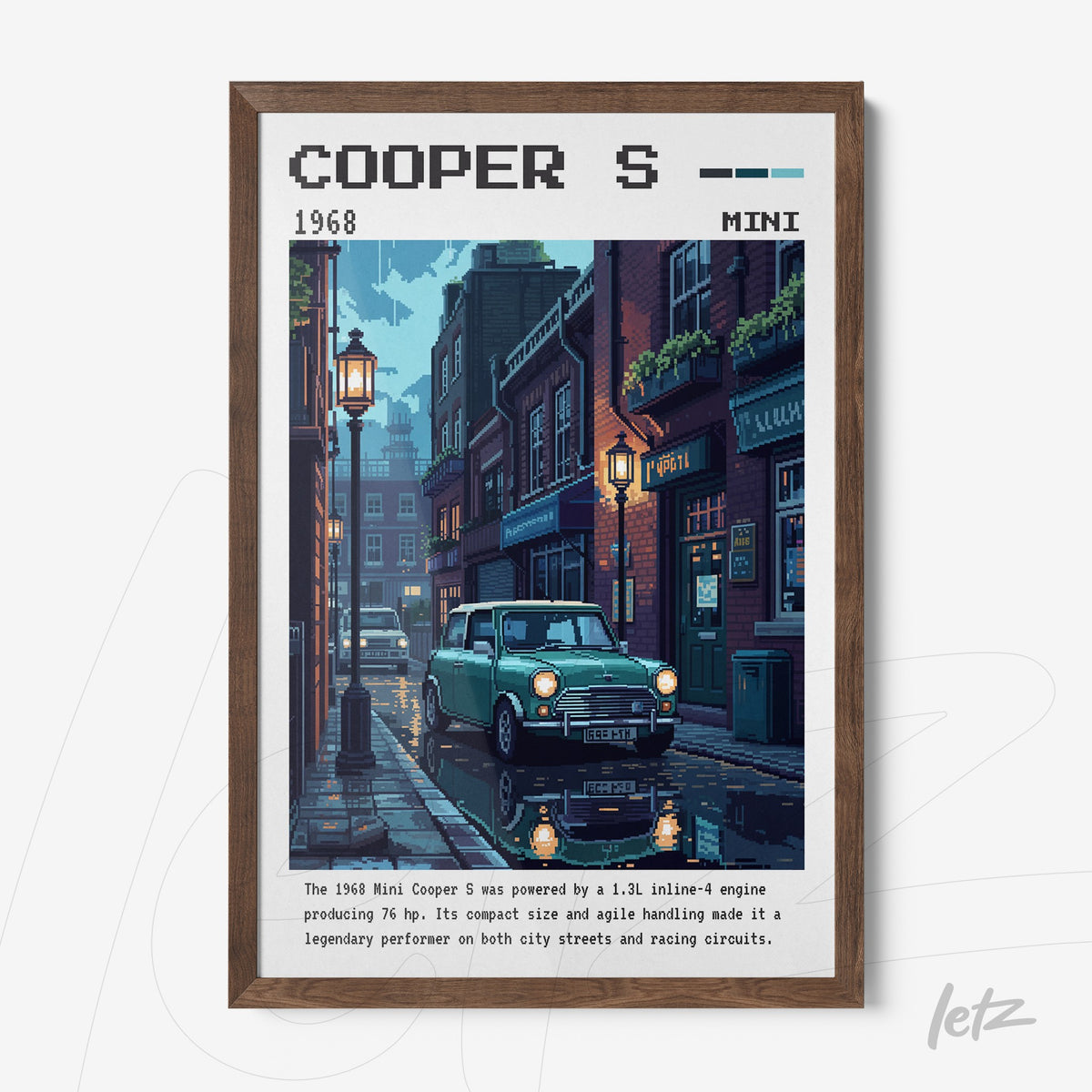 quadro em estilo retro com ilustração pixelada de um carro Mini Cooper S em uma rua iluminada por lampiões, com texto descritivo na parte inferior e moldura de madeira escura