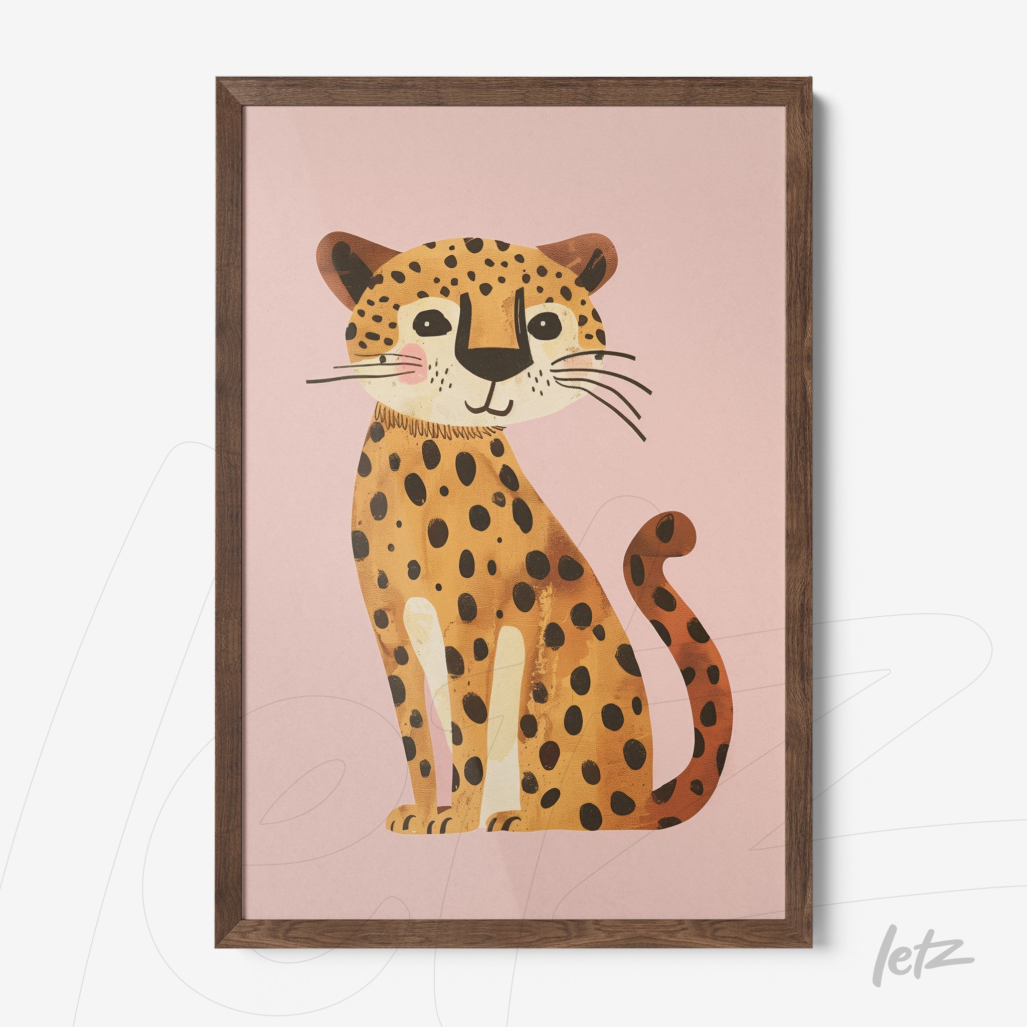 quadro com ilustração infantil de um leopardo sorridente em fundo rosa e moldura de madeira clara