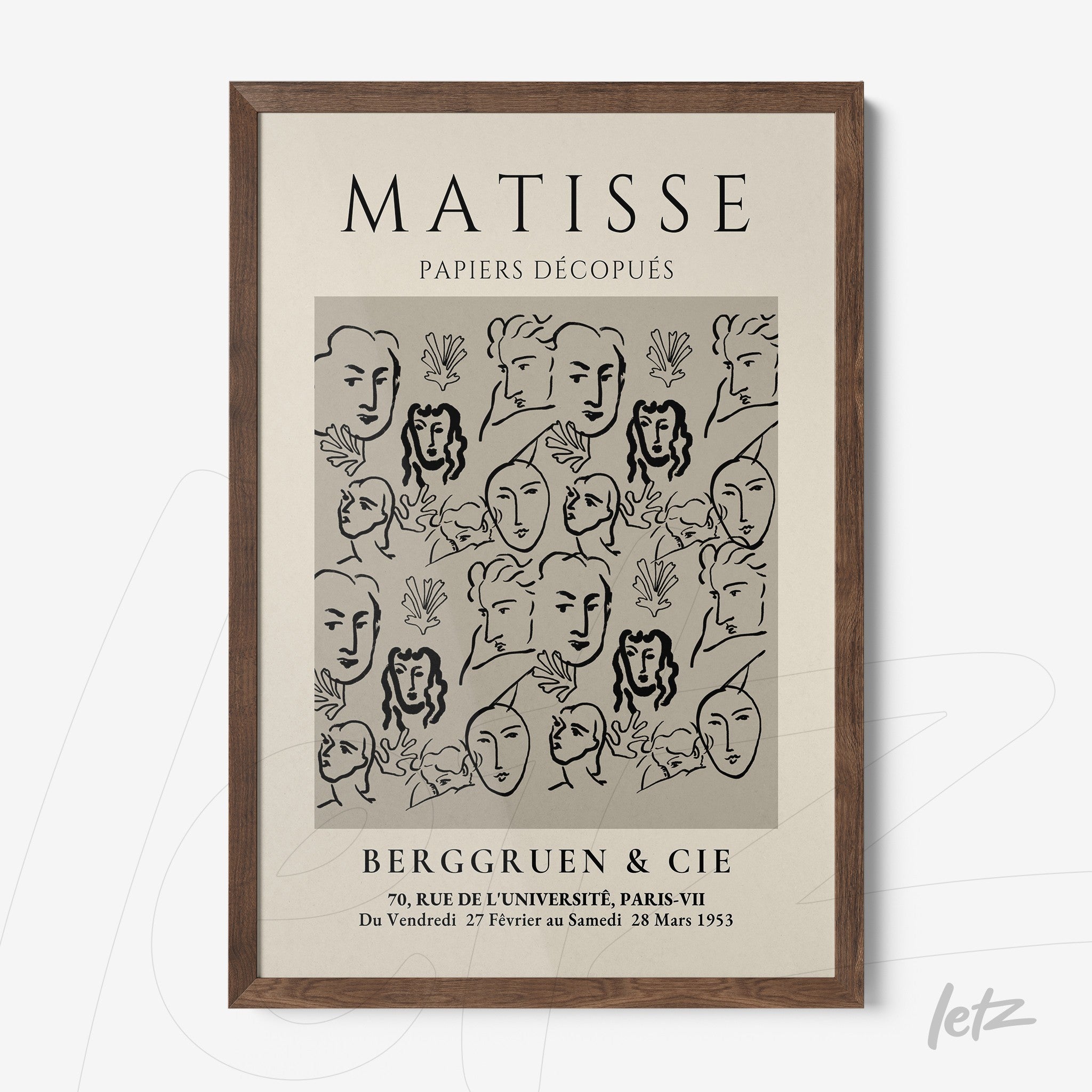 quadro com ilustração em estilo moderno de rostos em fundo claro, moldura de madeira escura