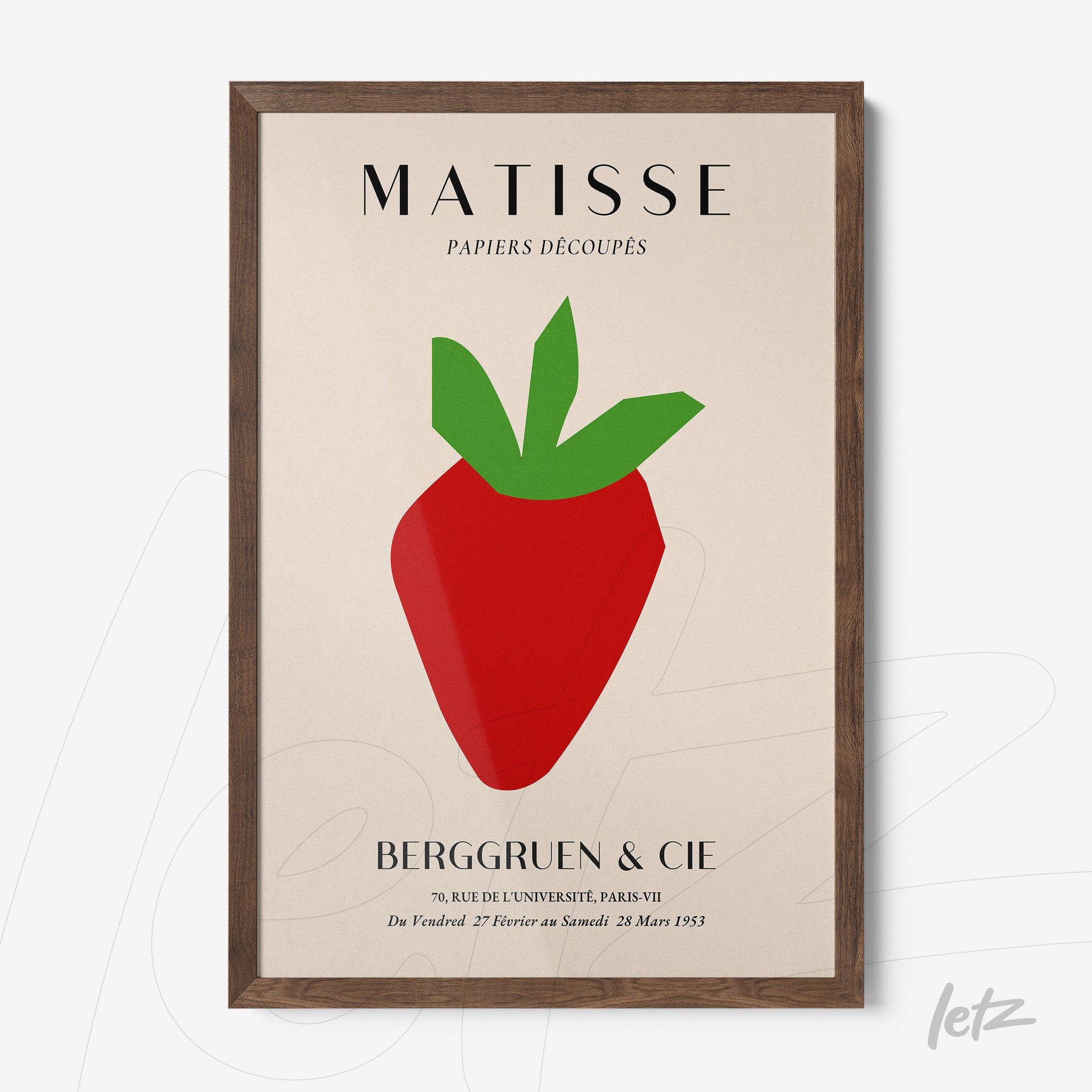 quadro em estilo moderno com ilustração de morango vermelho e folhas verdes, moldura de madeira escura