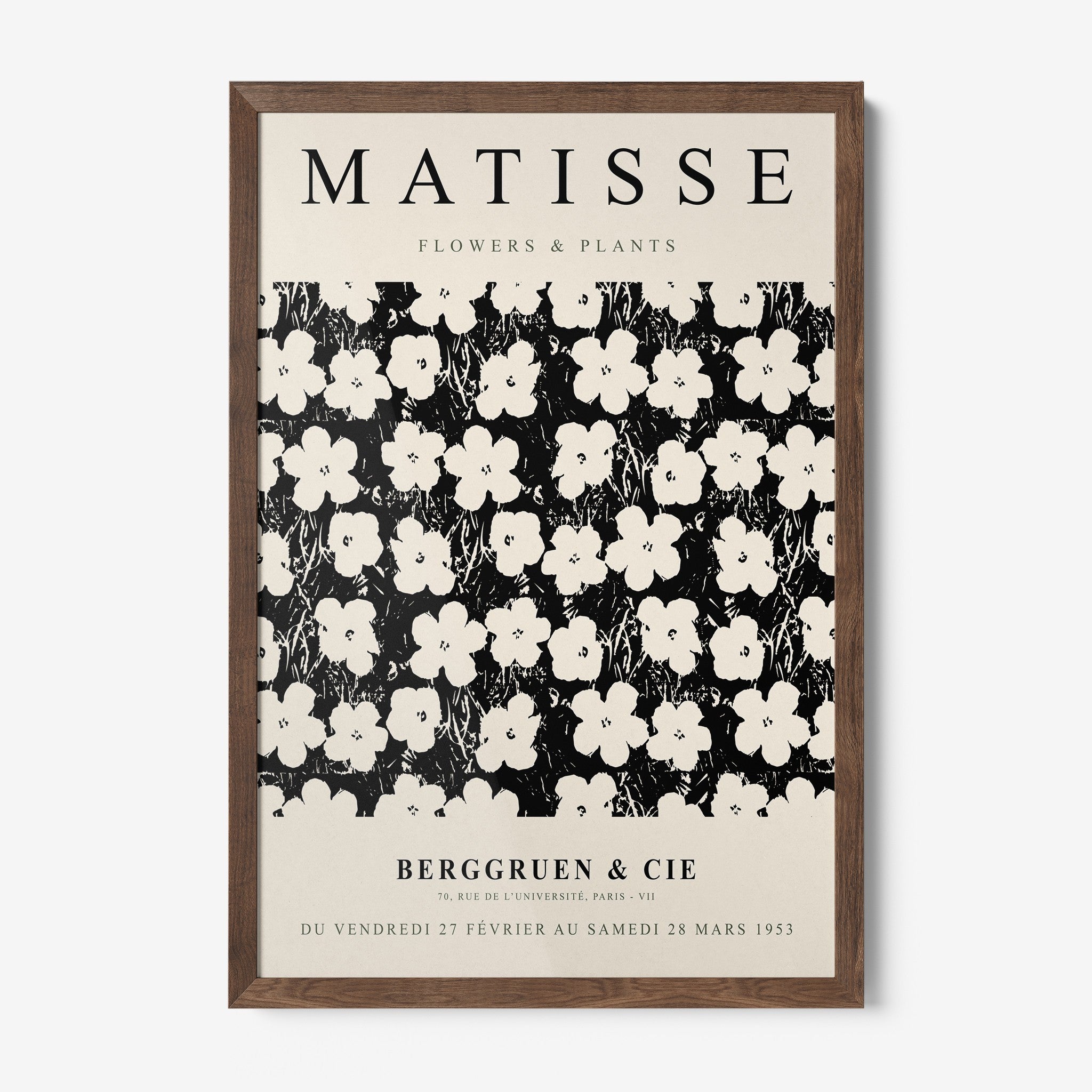 quadro decorativo com arte floral em preto e branco, composto por flores estilizadas em fundo escuro, moldura de madeira escura