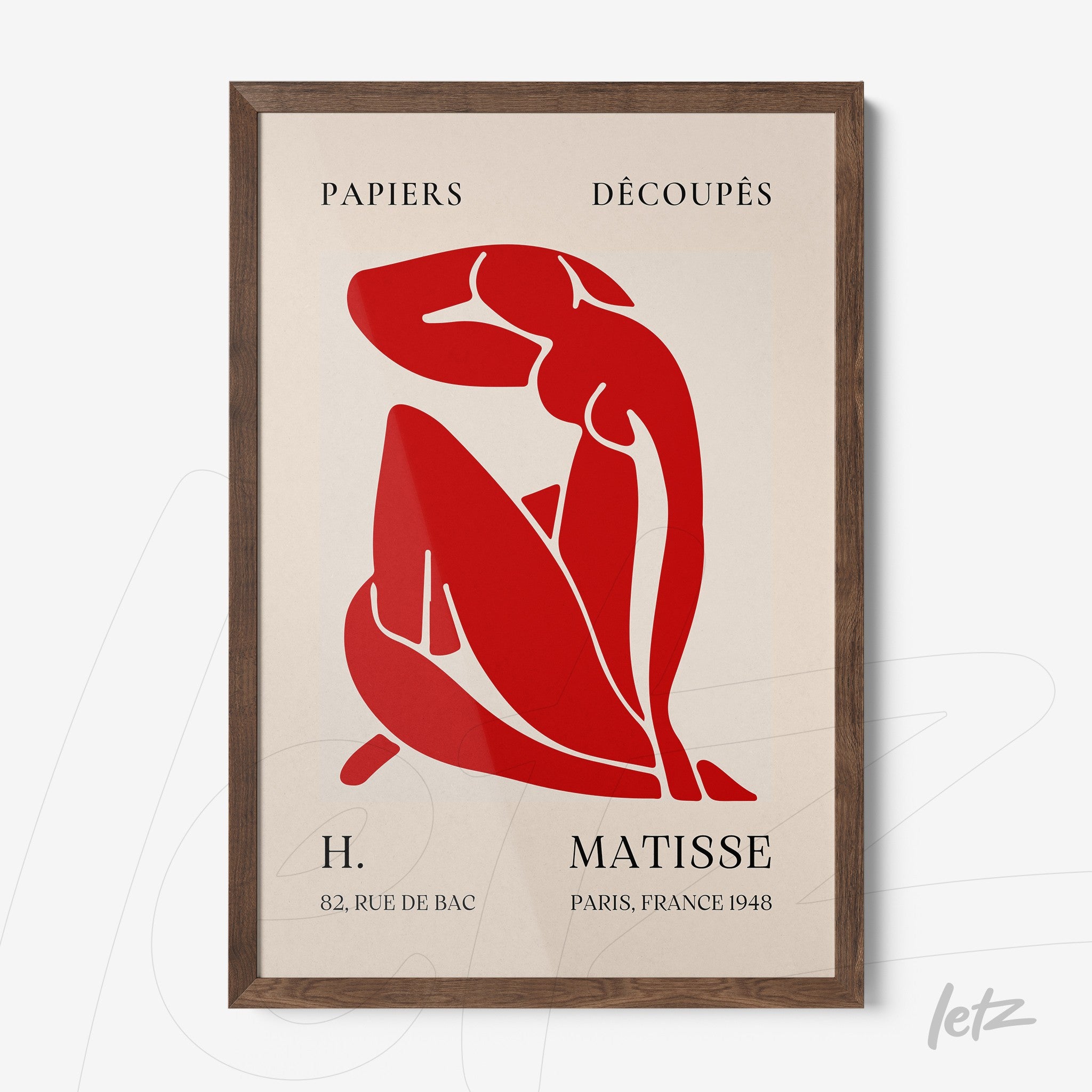 quadro com arte moderna estilizada em vermelho representando figura feminina, moldura de madeira escura com fundo claro