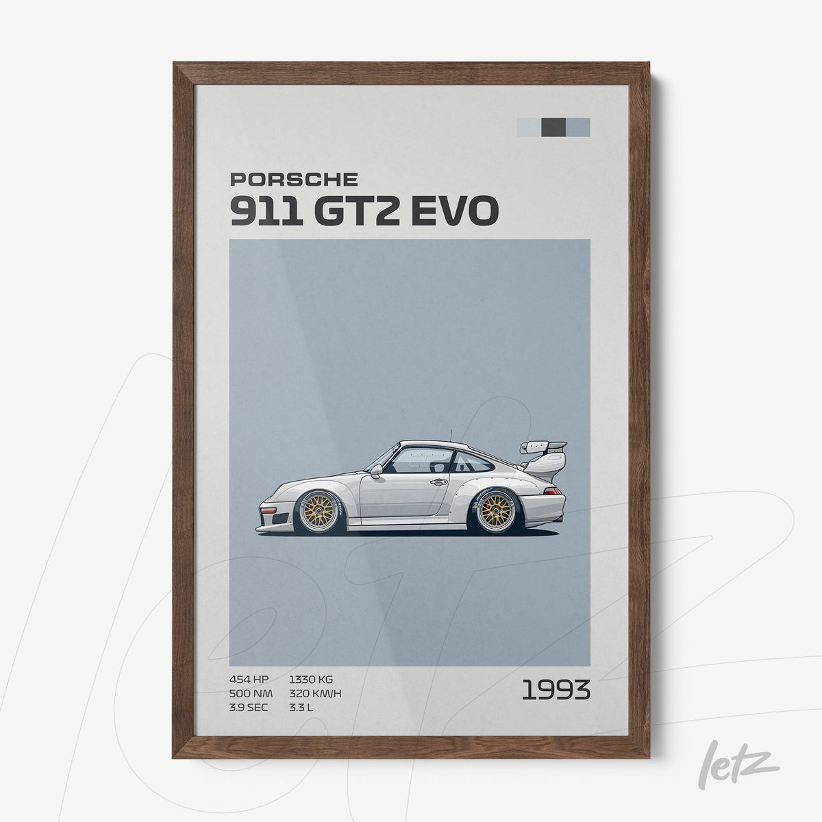 quadro com ilustração de um carro Porsche 911 GT2 EVO em fundo azul claro, moldura de madeira escura, detalhes técnicos em texto ao lado