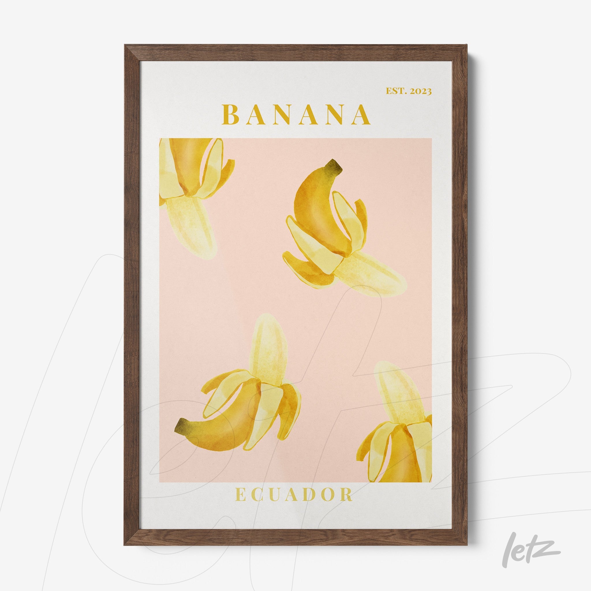 quadro com ilustrações de bananas em fundo rosa, moldura de madeira escura
