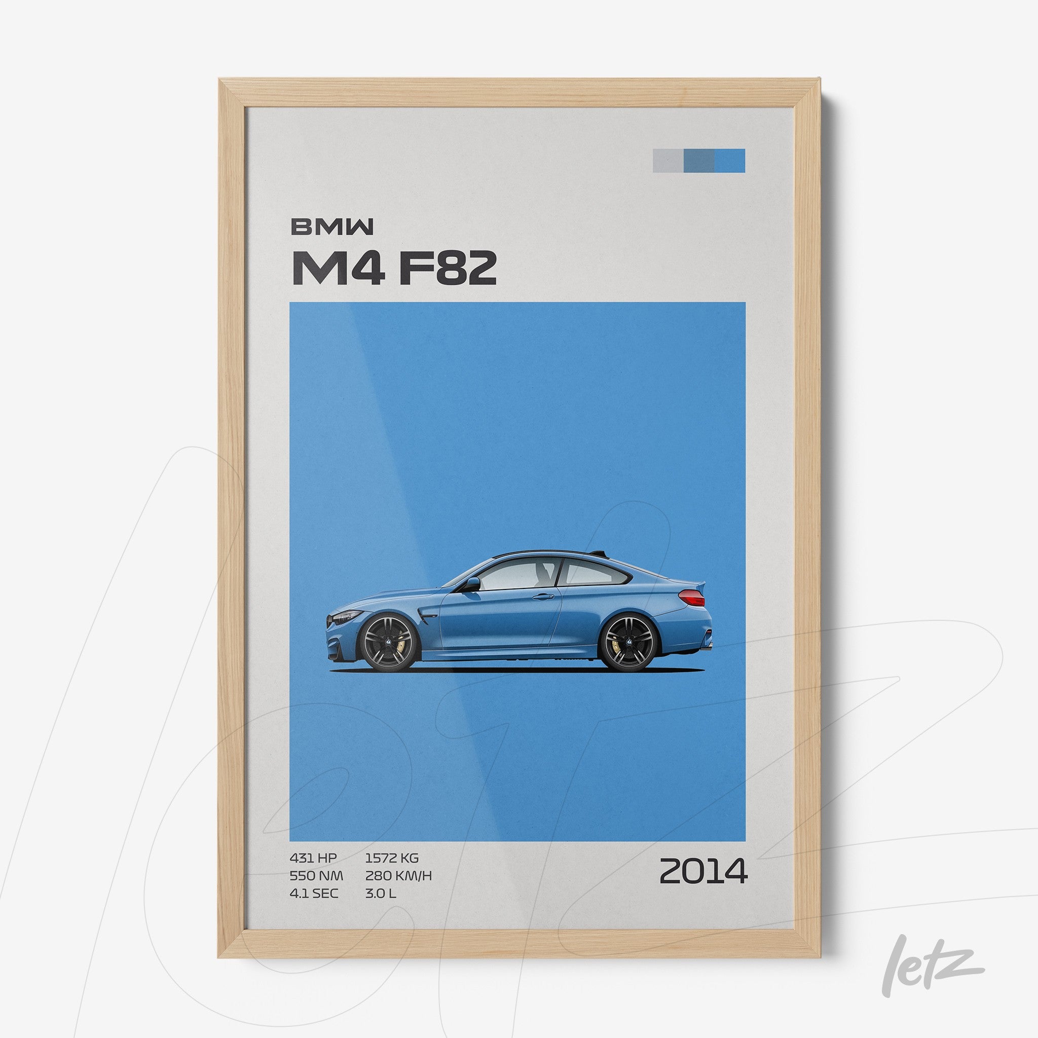 quadro com arte estilizada do carro BMW M4 F82 em moldura de madeira clara com fundo azul